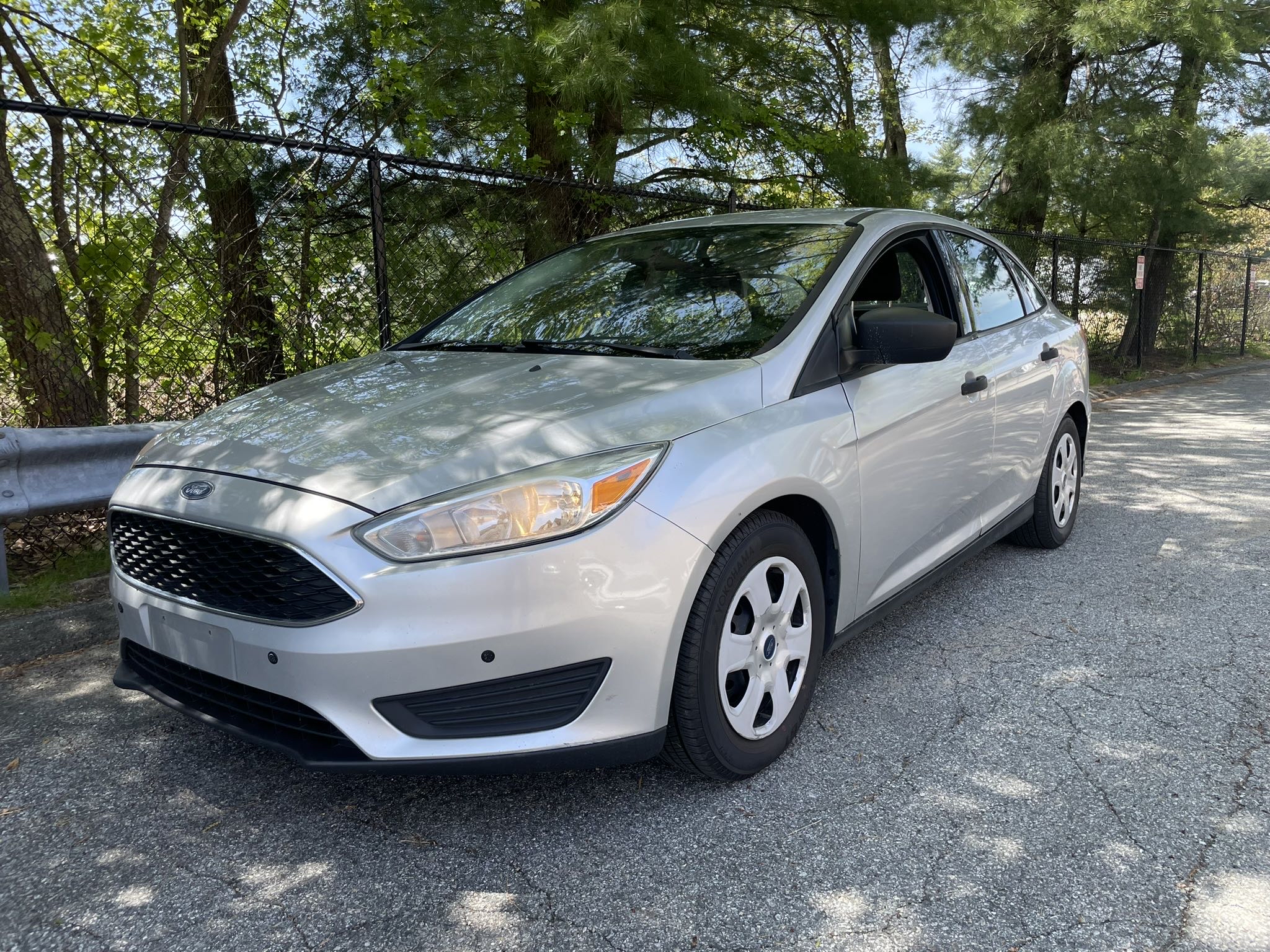 2016 Ford Focus S vin: 1FADP3E25GL298679