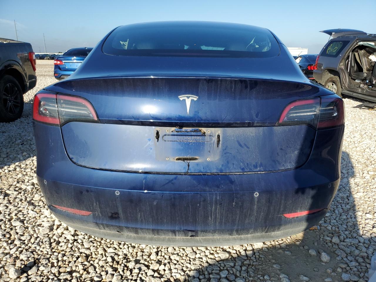 5YJ3E1EB2JF105057 2018 Tesla Model 3