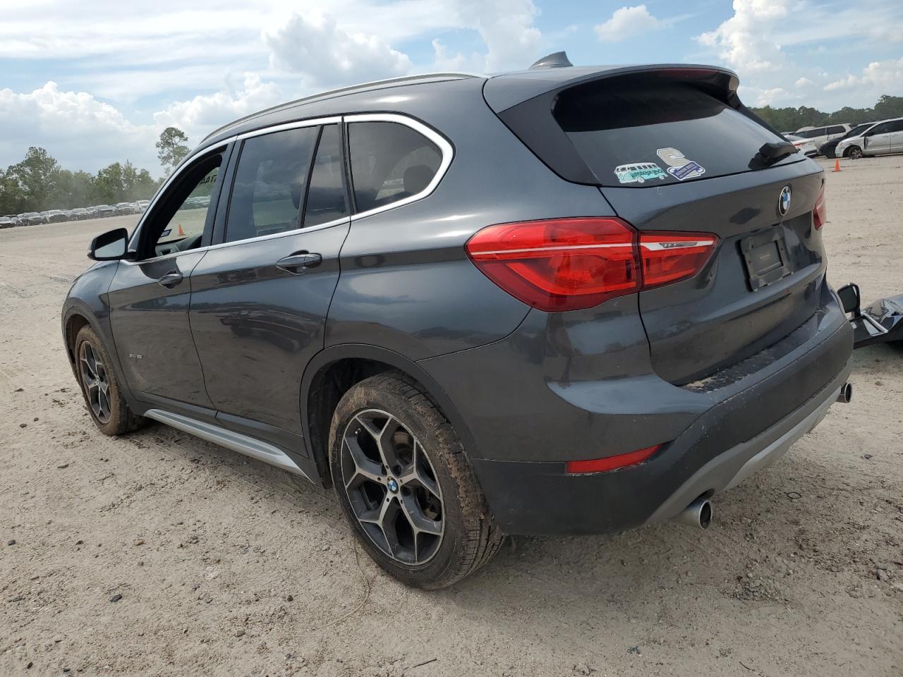 WBXHU7C35J5H41258 2018 BMW X1 - Image 2