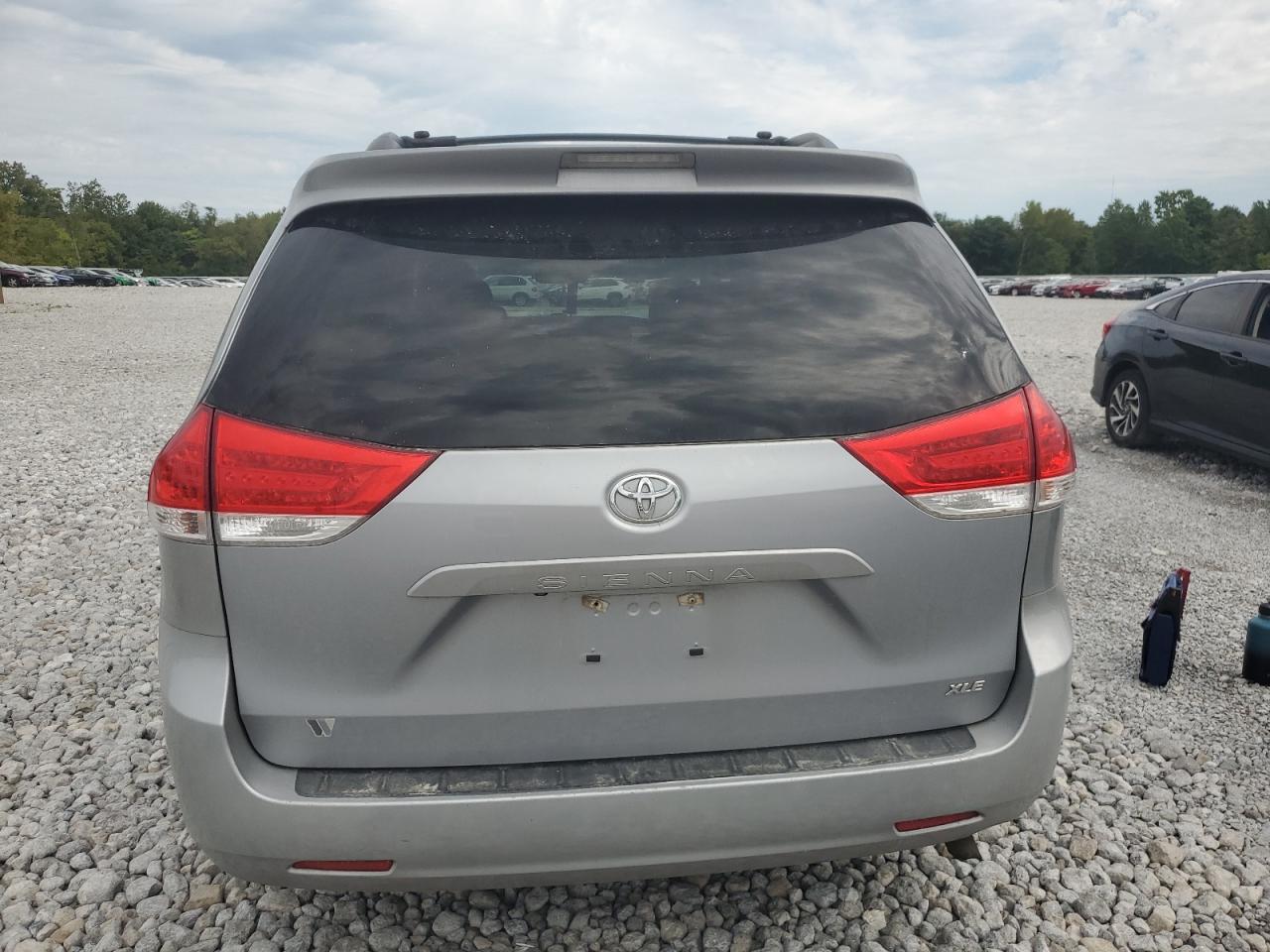 2013 Toyota Sienna Xle VIN: 5TDYK3DC1DS388359 Lot: 69025244