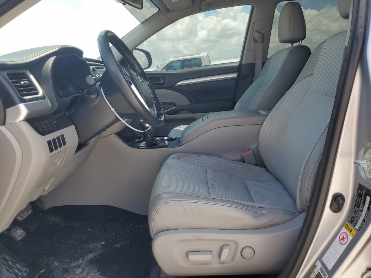 2015 Toyota Highlander Le VIN: 5TDZKRFH6FS060695 Lot: 66956024