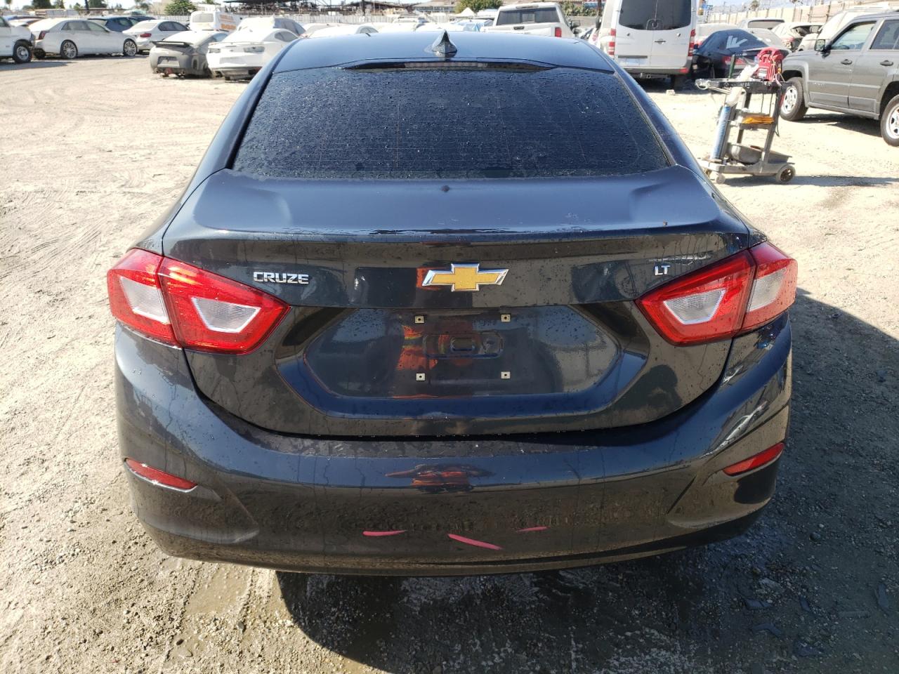 1G1BE5SM3J7108024 2018 Chevrolet Cruze Lt