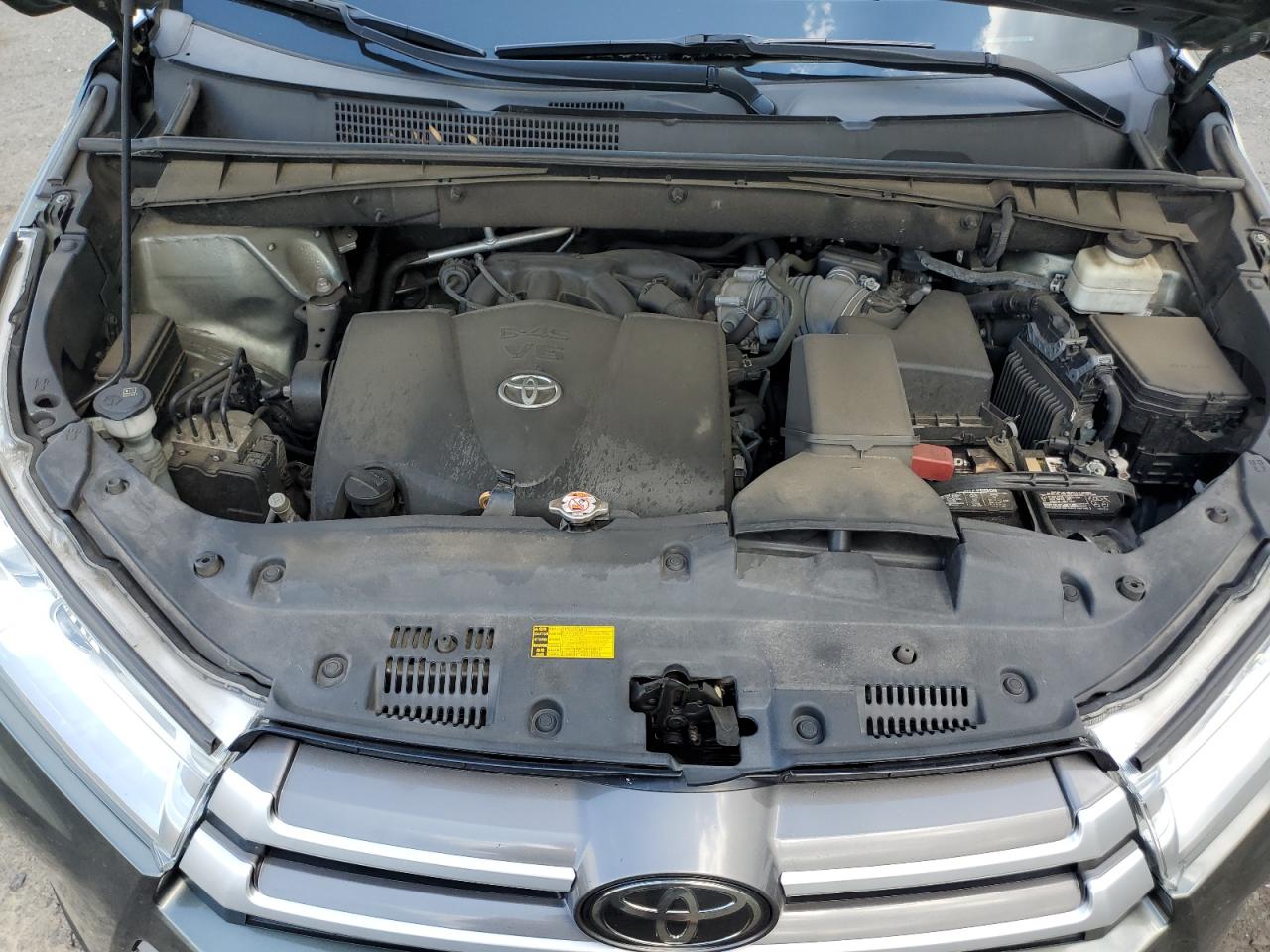 2018 Toyota Highlander Le VIN: 5TDBZRFH9JS821760 Lot: 66899184