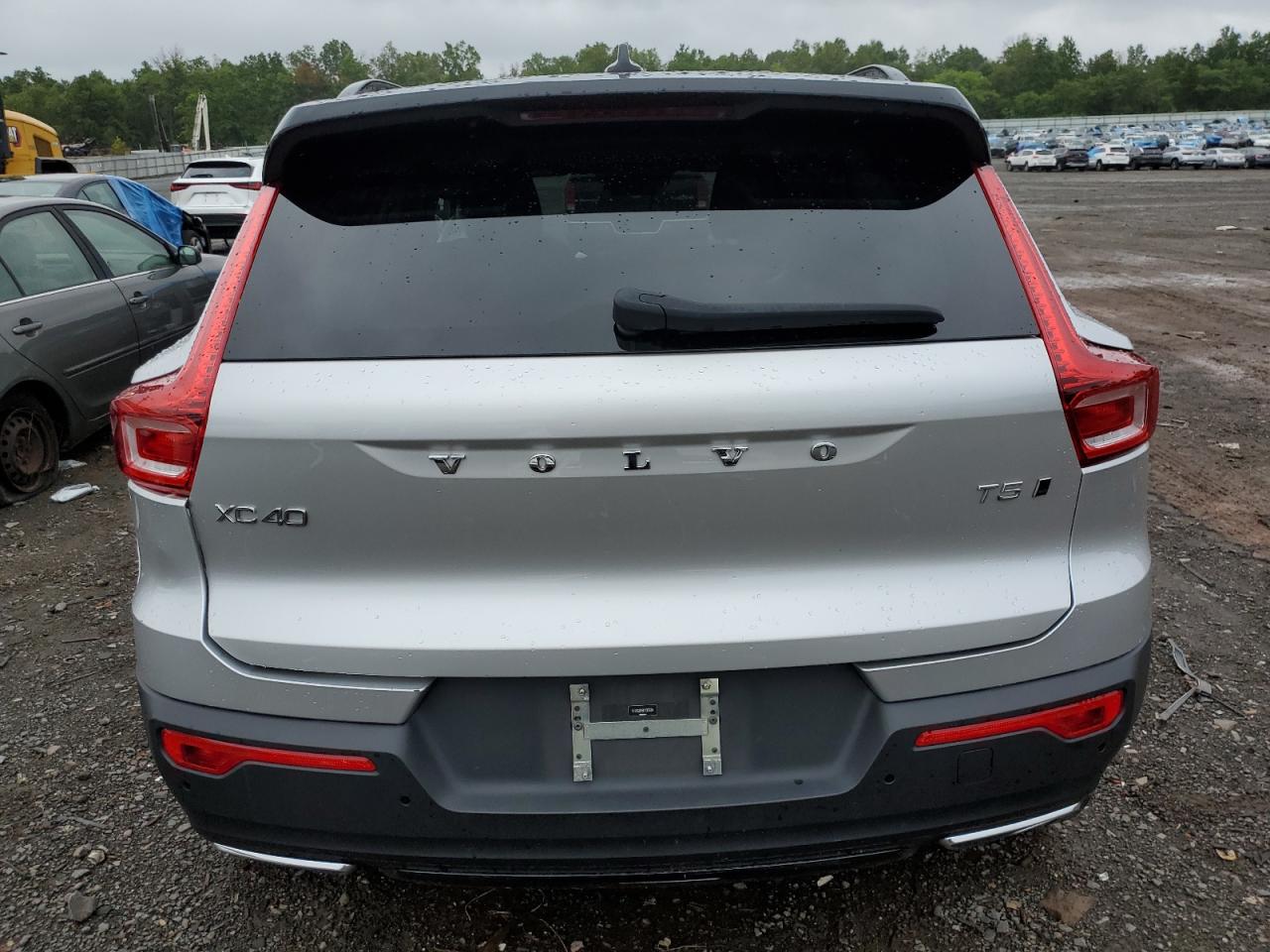 2019 Volvo Xc40 T5 R-Design VIN: YV4162UM8K2065954 Lot: 65294244