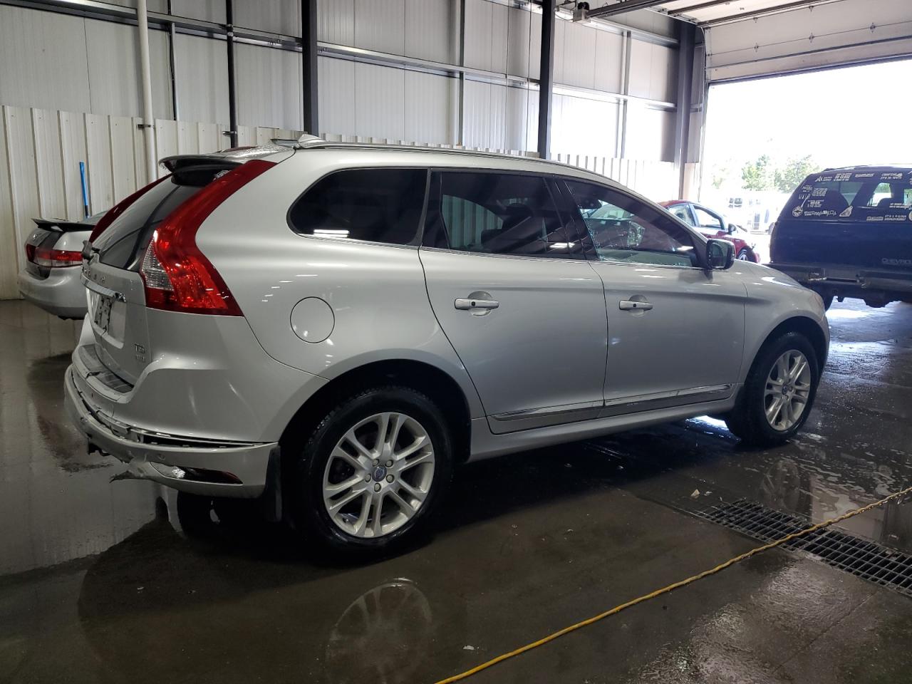 2015 Volvo XC60 - Image 3