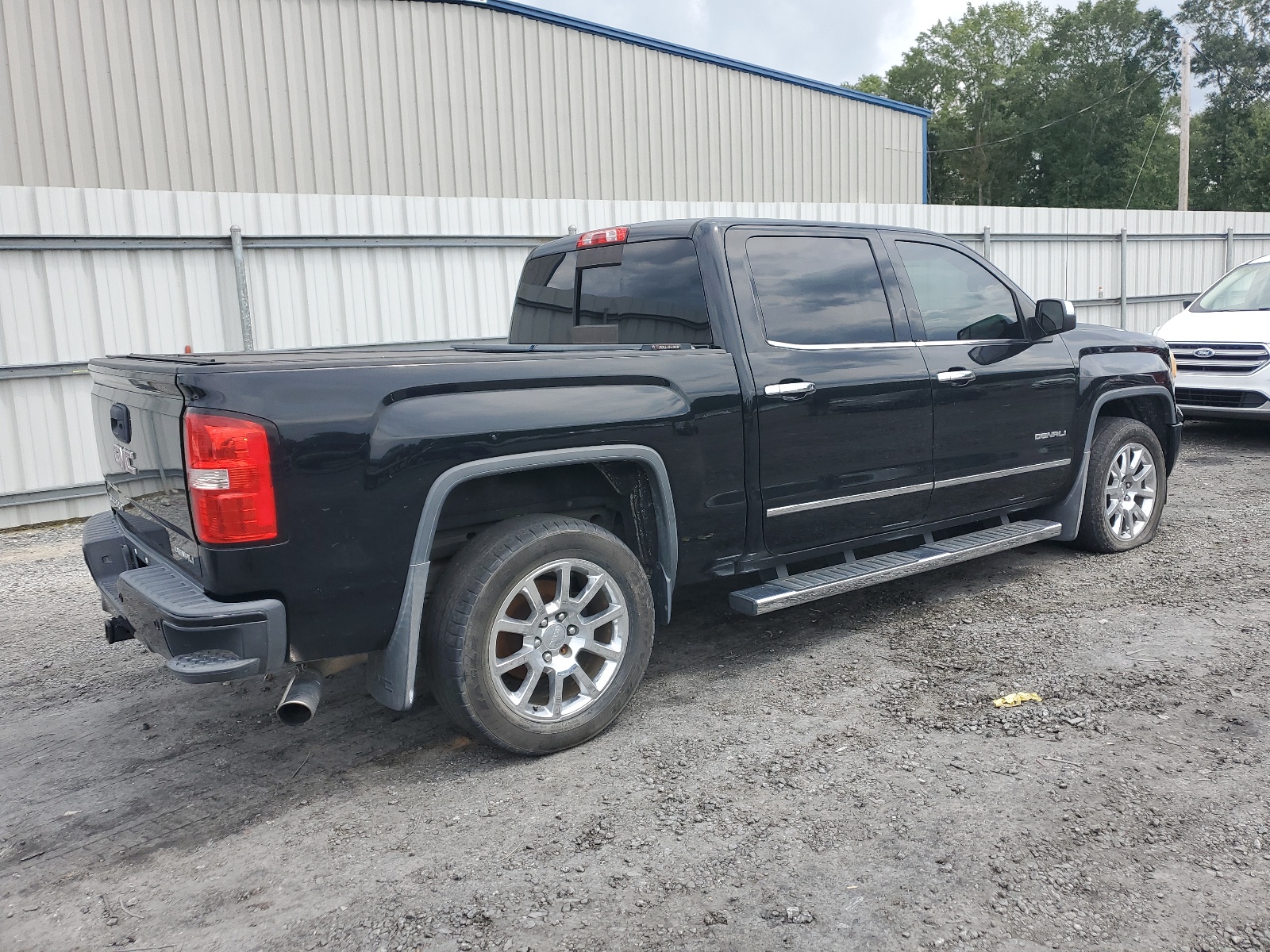 2014 GMC Sierra K1500 Denali vin: 3GTU2WEJ2EG389405