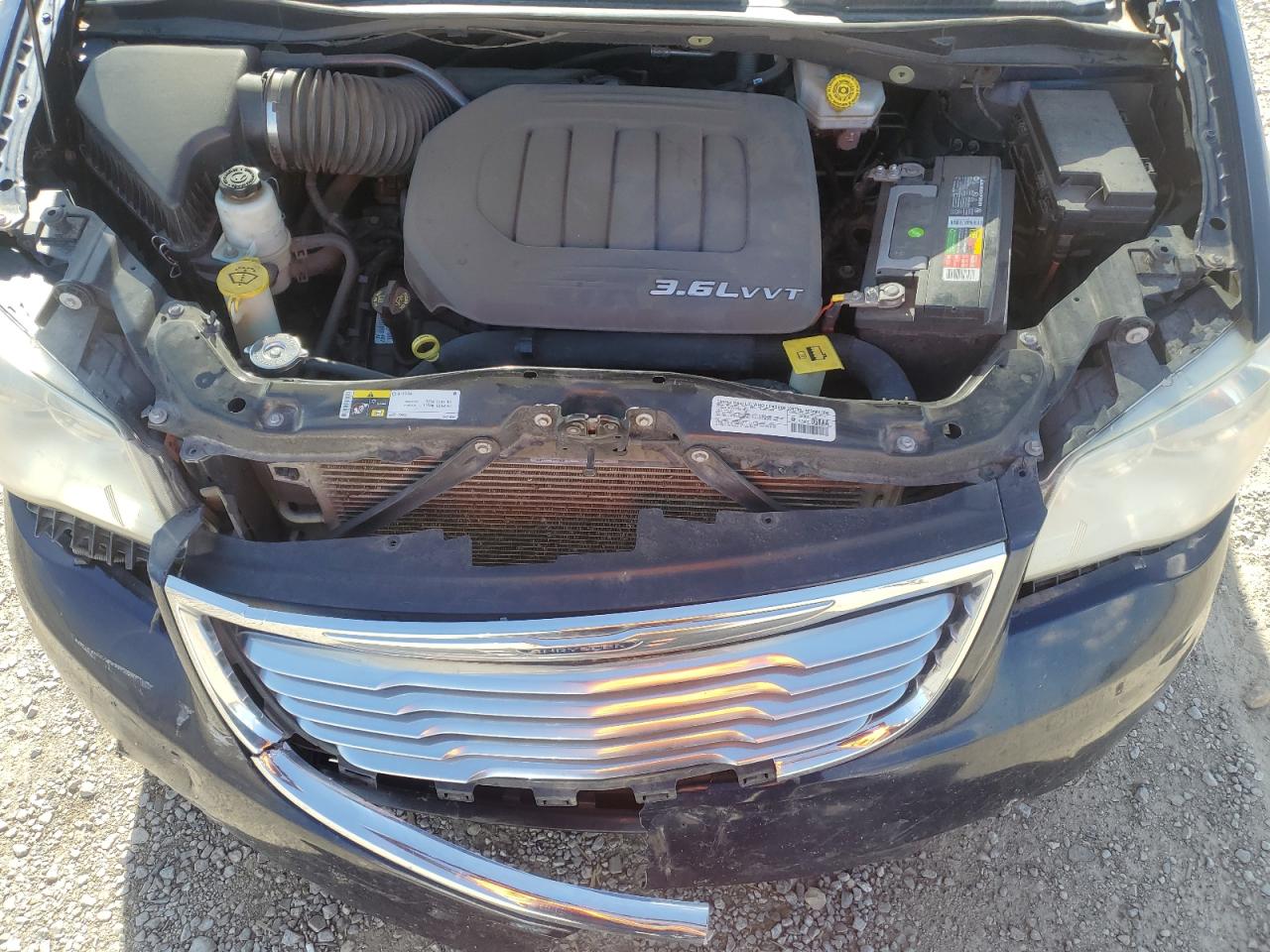 2014 Chrysler Town & Country - Image 12