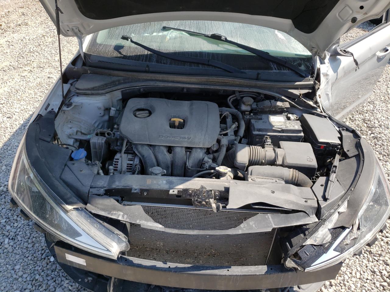2020 Hyundai Elantra - Image 12