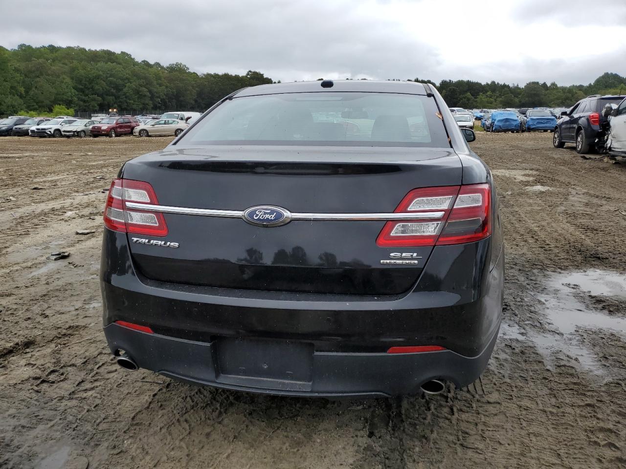 1FAHP2E80JG115396 2018 Ford Taurus Sel