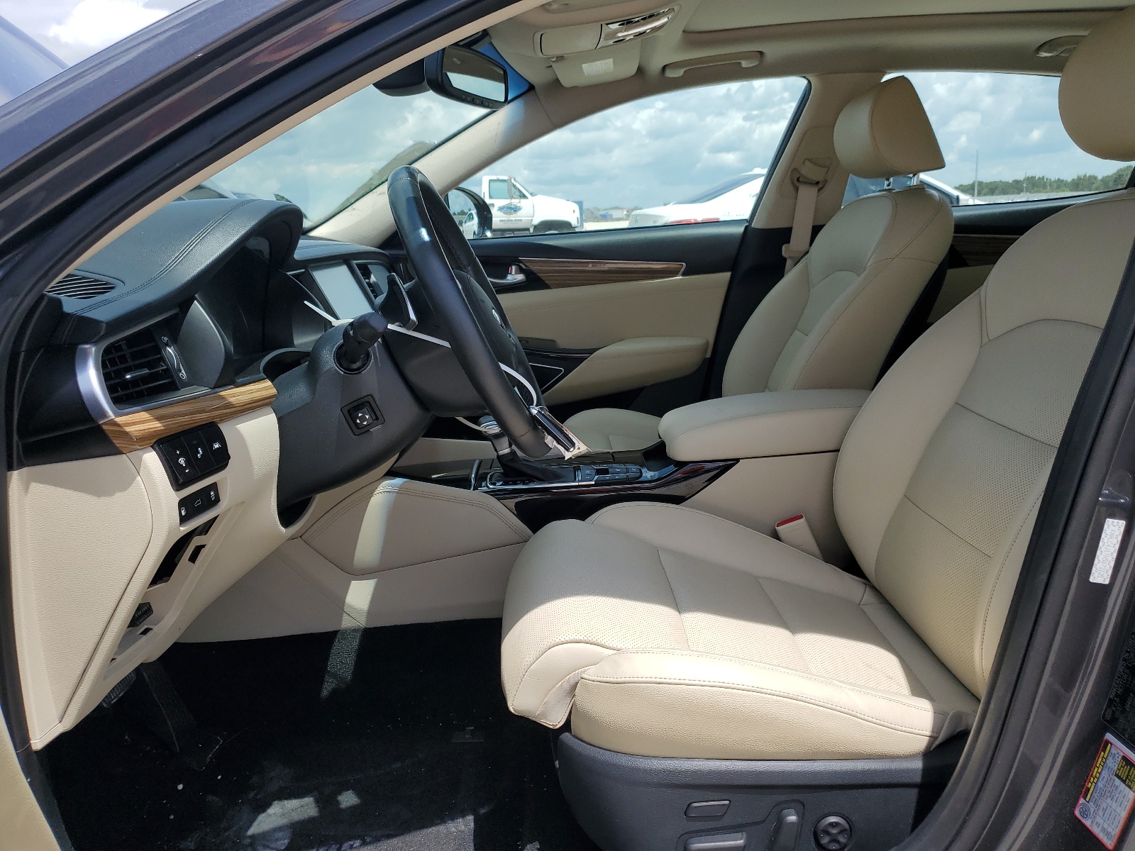 KNALC4J17H5073123 2017 Kia Cadenza Premium