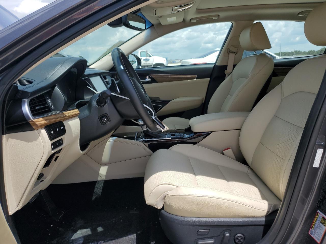 2017 Kia Cadenza Premium VIN: KNALC4J17H5073123 Lot: 67883184