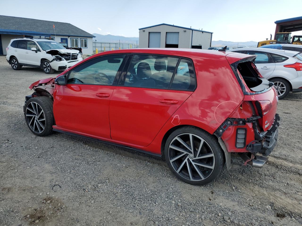 WVWVF7AUXJW228889 2018 VOLKSWAGEN GOLF - Image 2