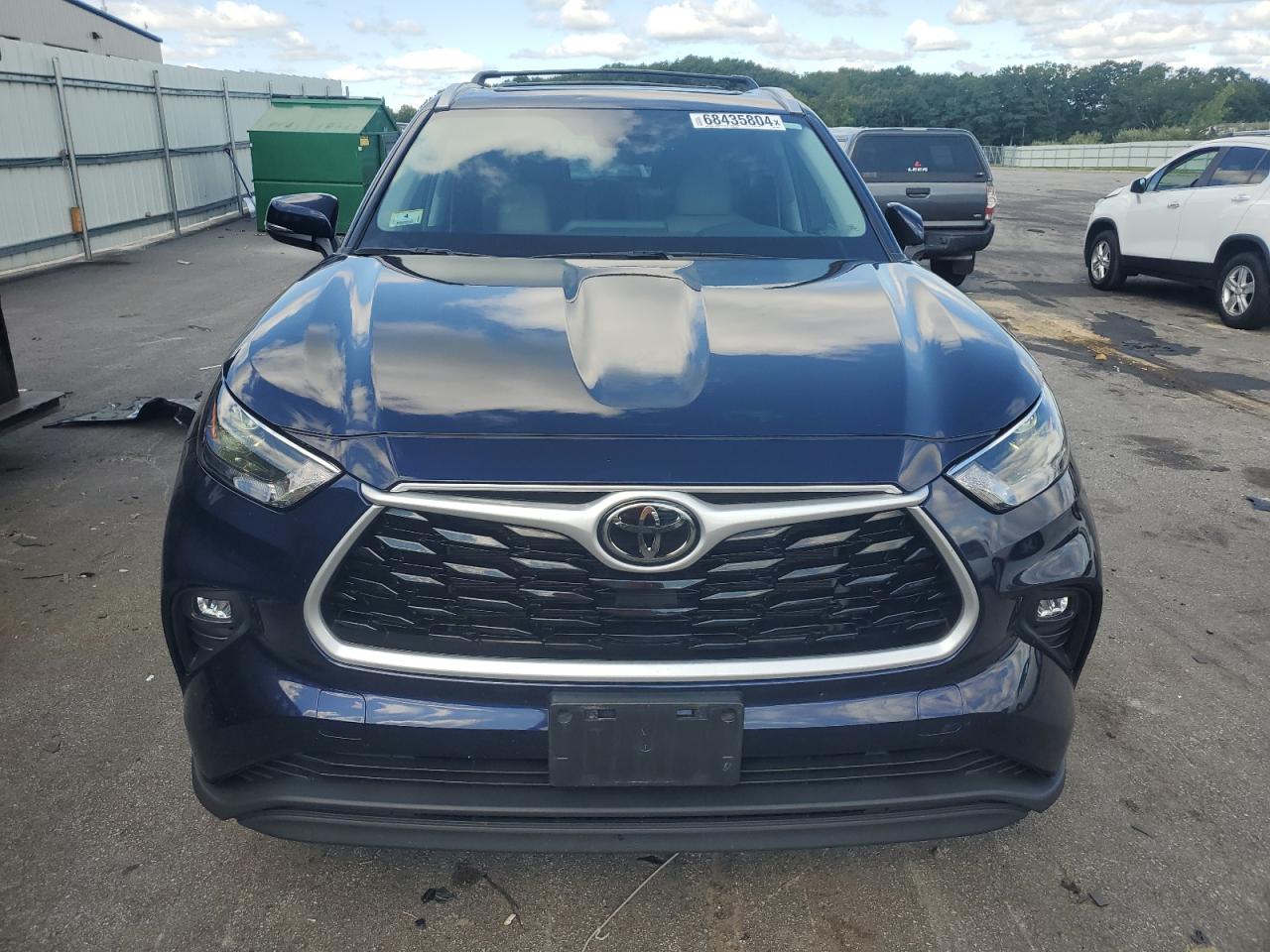 2022 Toyota Highlander - Image 5
