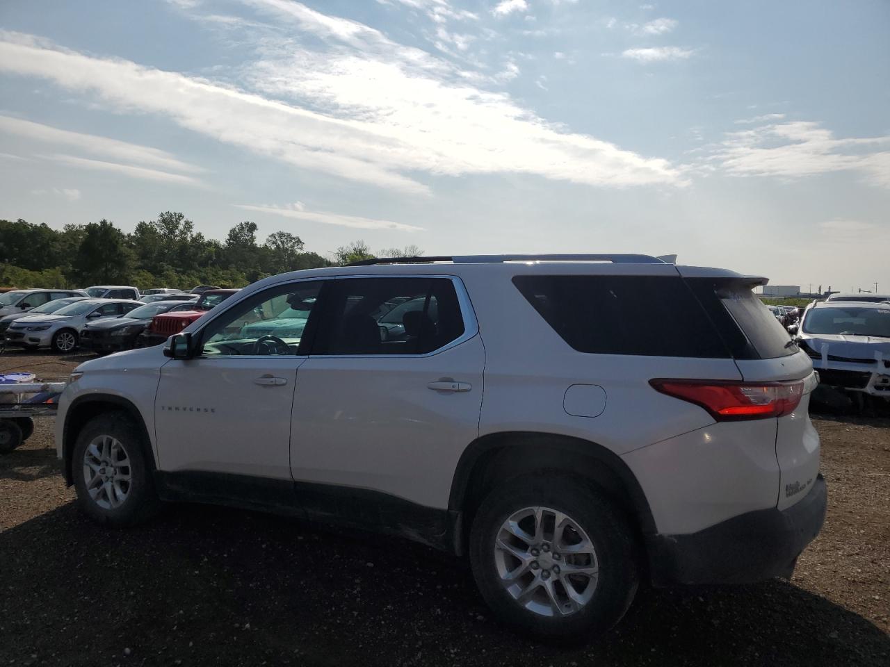 VIN 1GNEVGKW0JJ190242 2018 CHEVROLET TRAVERSE no.2