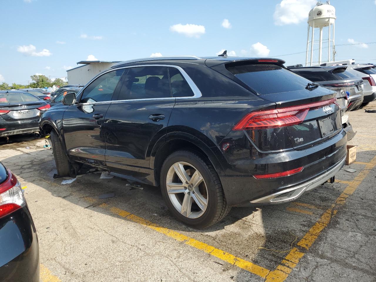 WA1AVAF12KD017304 2019 AUDI Q8 - Image 2