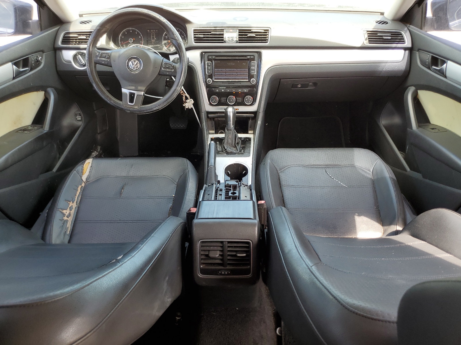 1VWBH7A39DC131318 2013 Volkswagen Passat Se