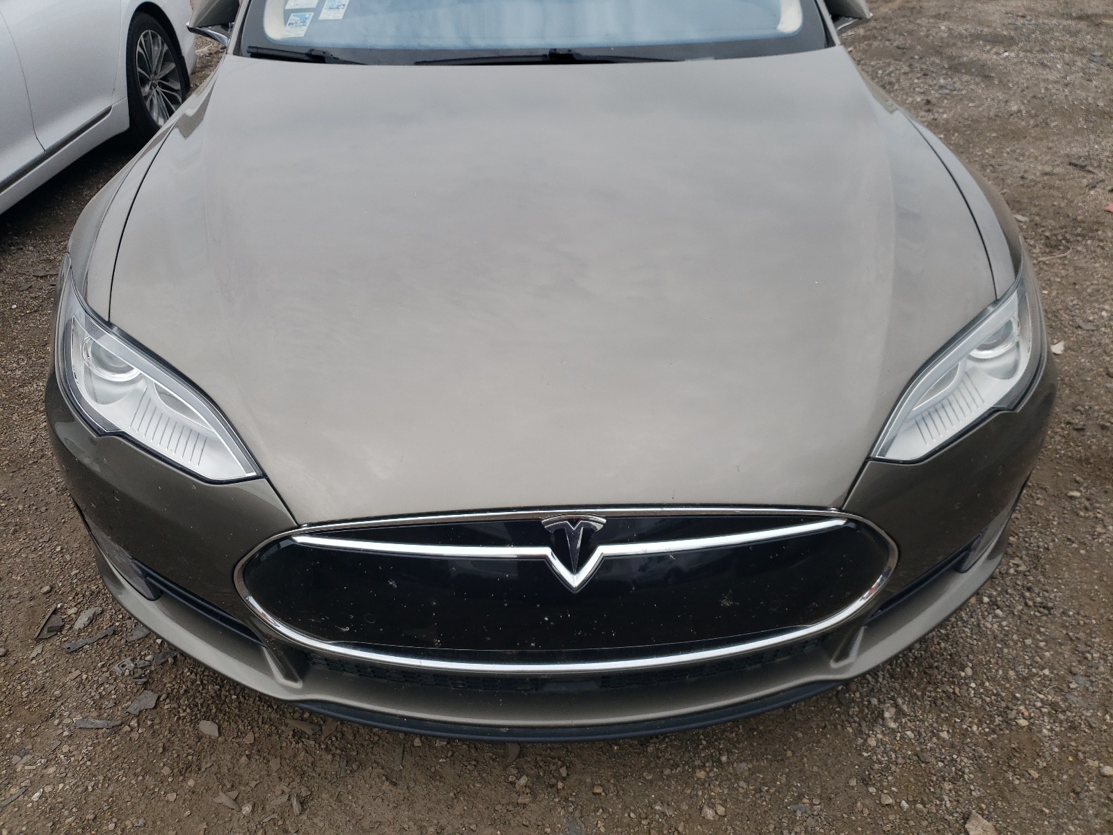 2015 Tesla Model S vin: 5YJSA1E29FF113302