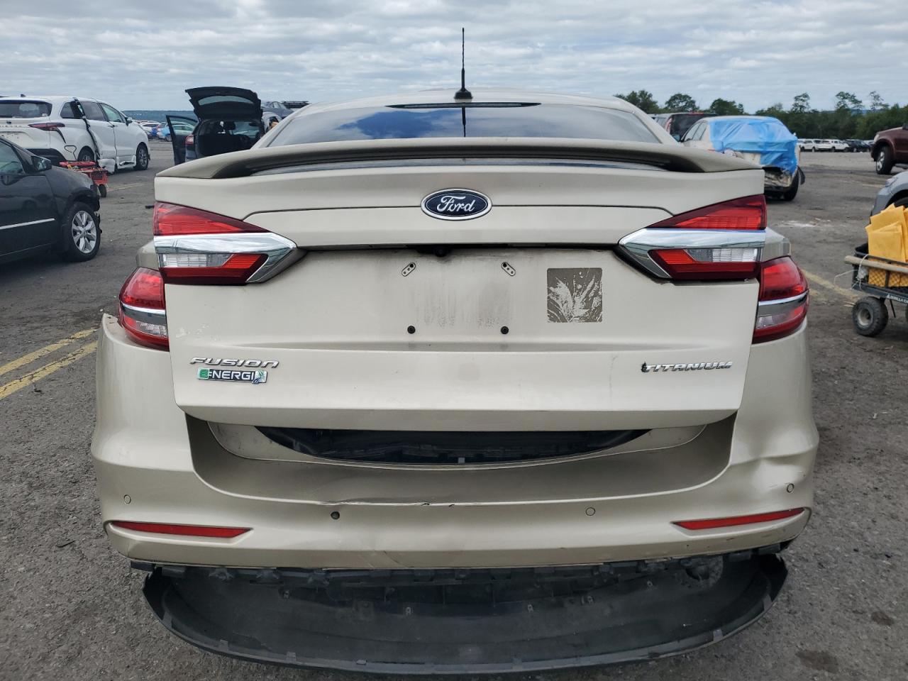 3FA6P0SUXKR162961 2019 Ford Fusion Titanium