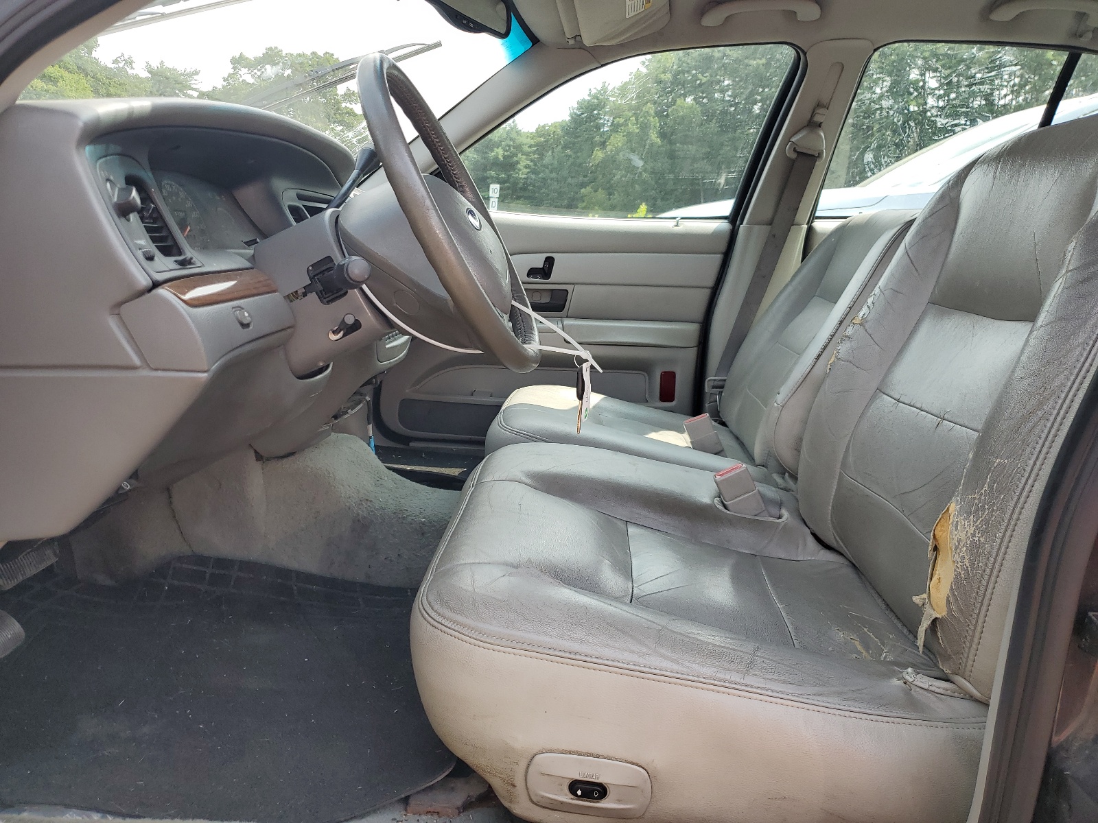 2FAFP74W84X176188 2004 Ford Crown Victoria Lx