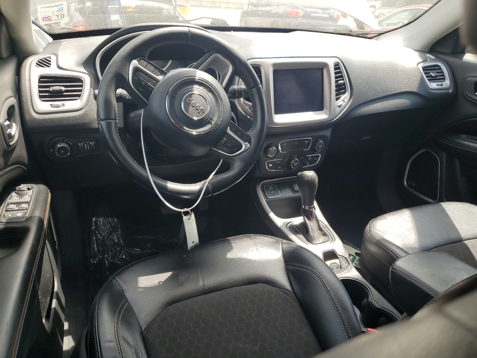 3C4NJCBB6HT629618 2017 Jeep Compass Latitude