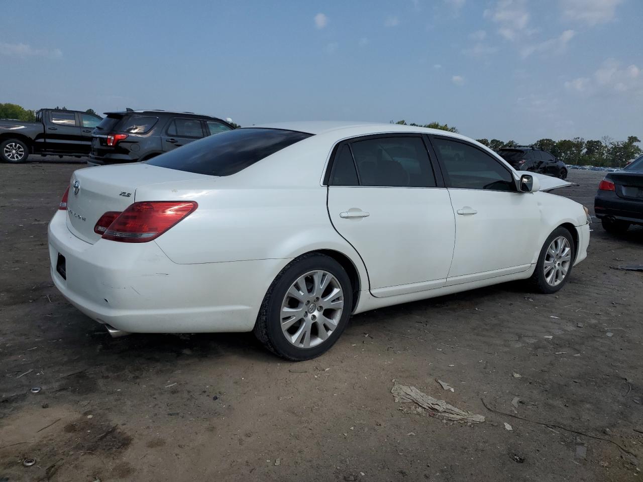 2008 Toyota Avalon - Image 3