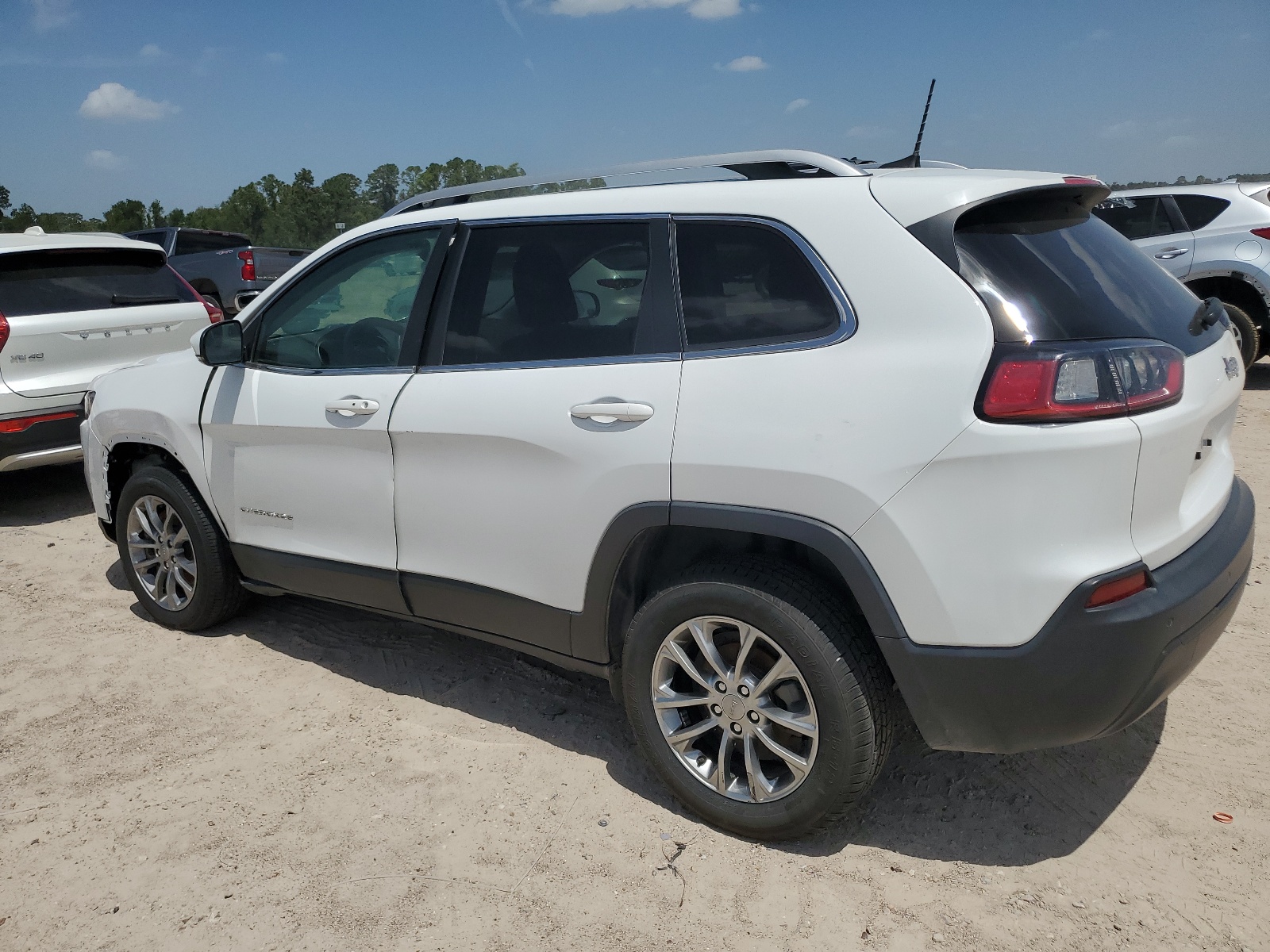 2019 Jeep Cherokee Latitude Plus vin: 1C4PJLLB1KD242396