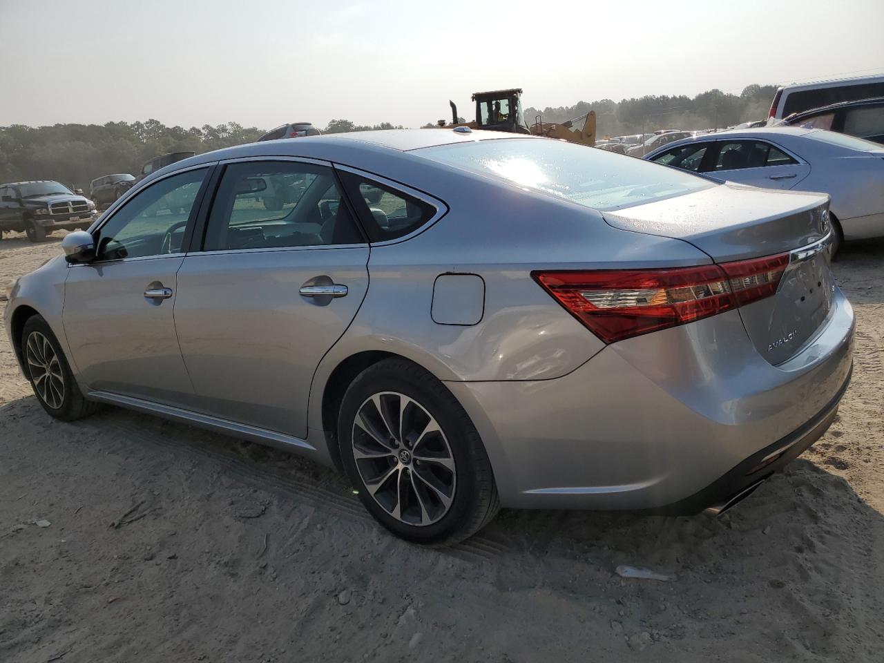 4T1BK1EB3JU265827 2018 TOYOTA AVALON - Image 2