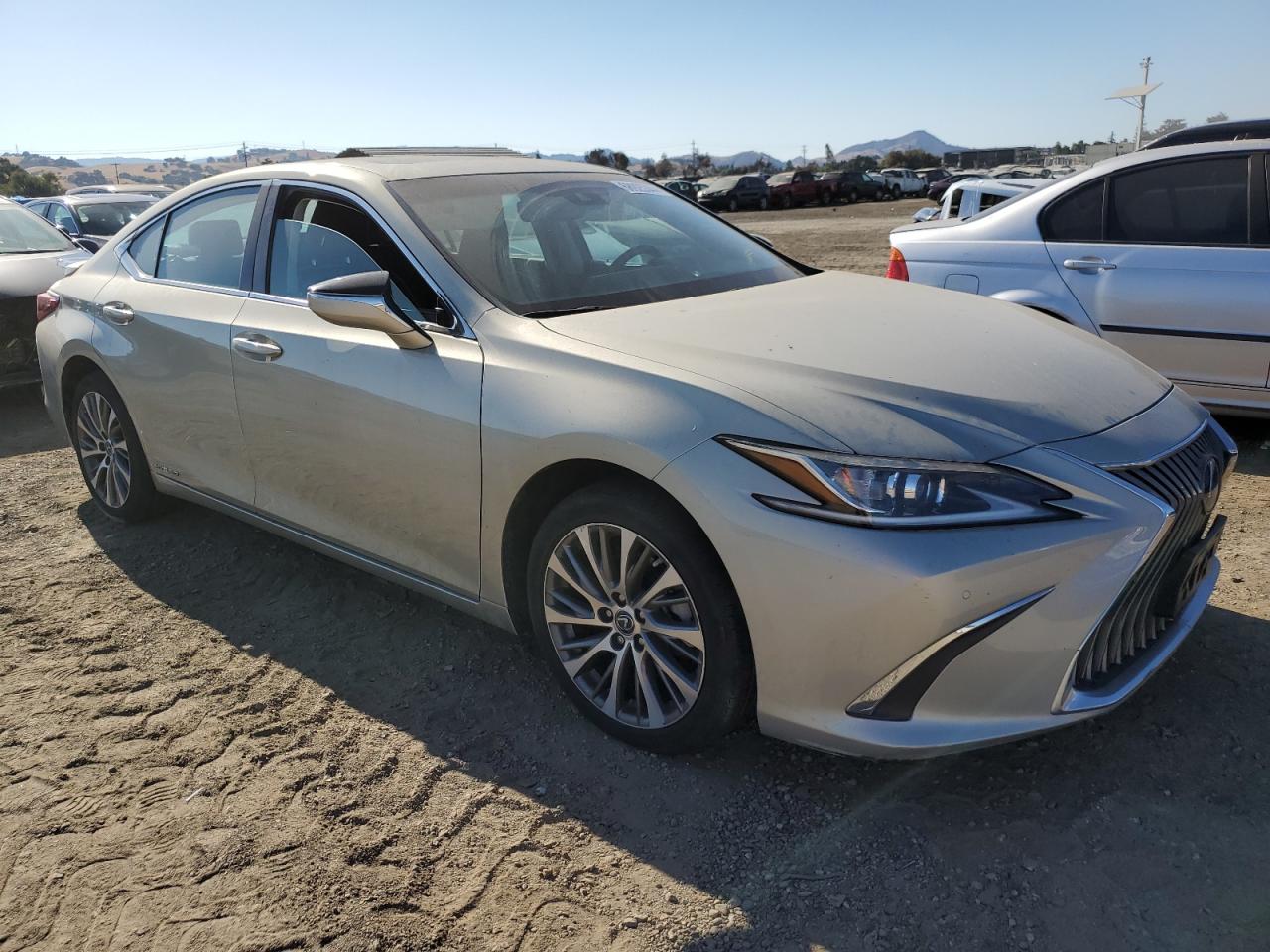 2019 Lexus ES - Image 4