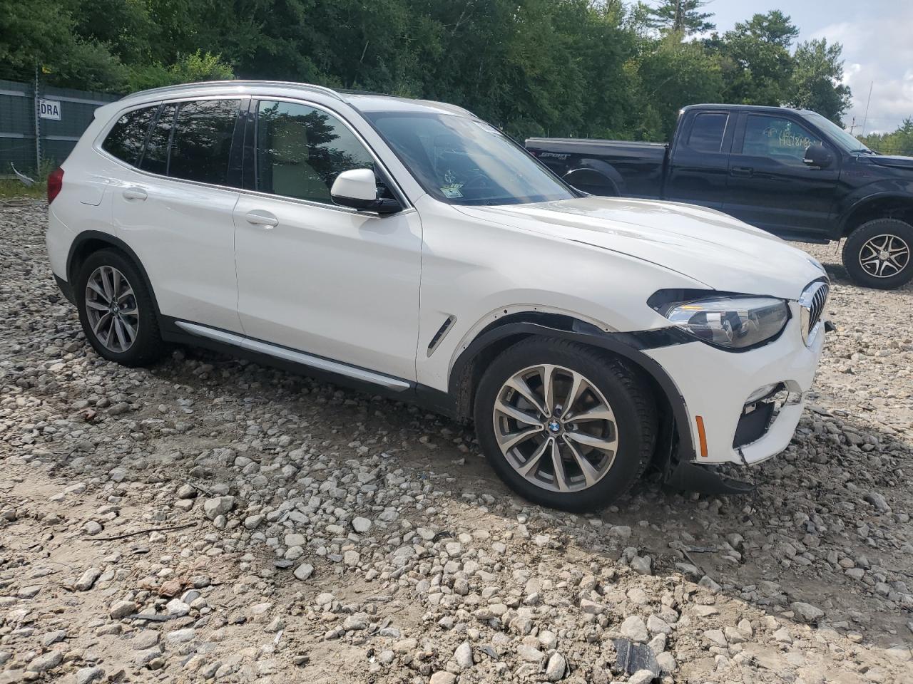 VIN 5UXTR9C58KLD98897 2019 BMW X3 no.4