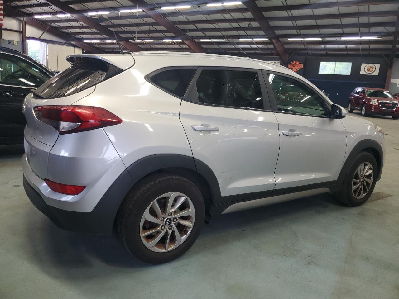 KM8J33A45HU279864 2017 Hyundai Tucson Limited