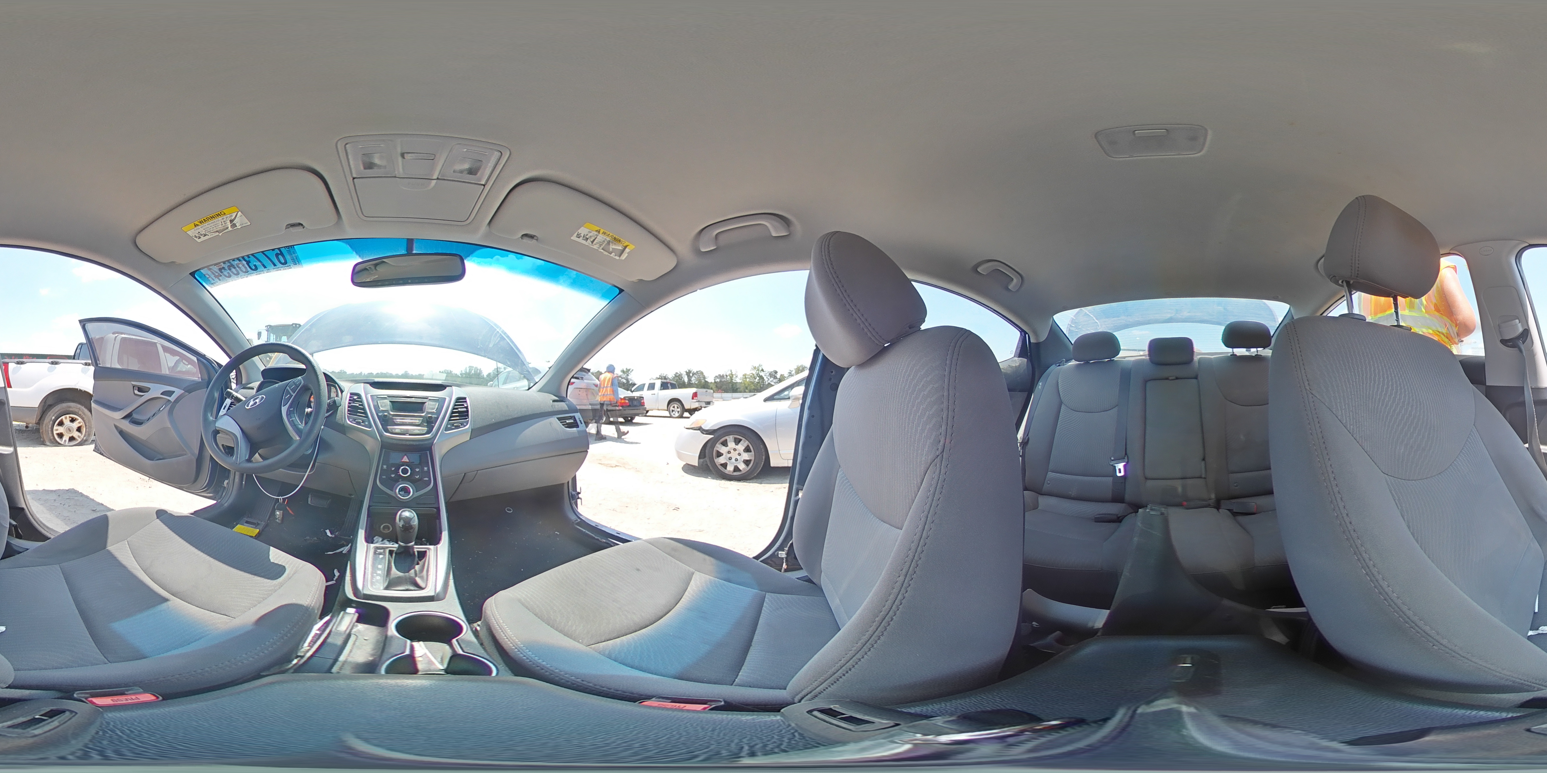 2016 Hyundai Elantra - Image 13