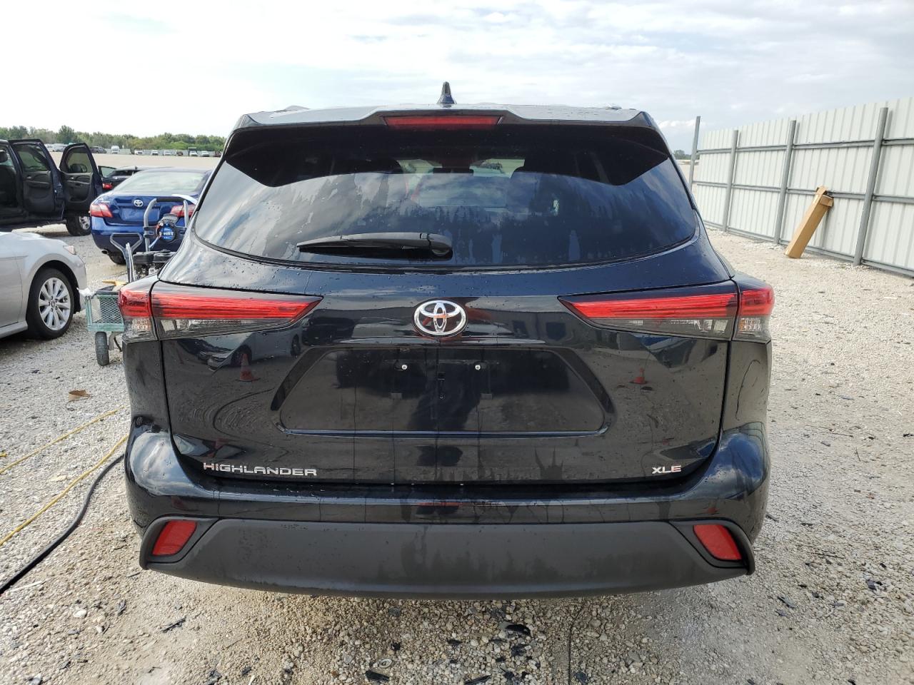 2022 Toyota Highlander Xle VIN: 5TDGZRAH8NS141688 Lot: 67157094