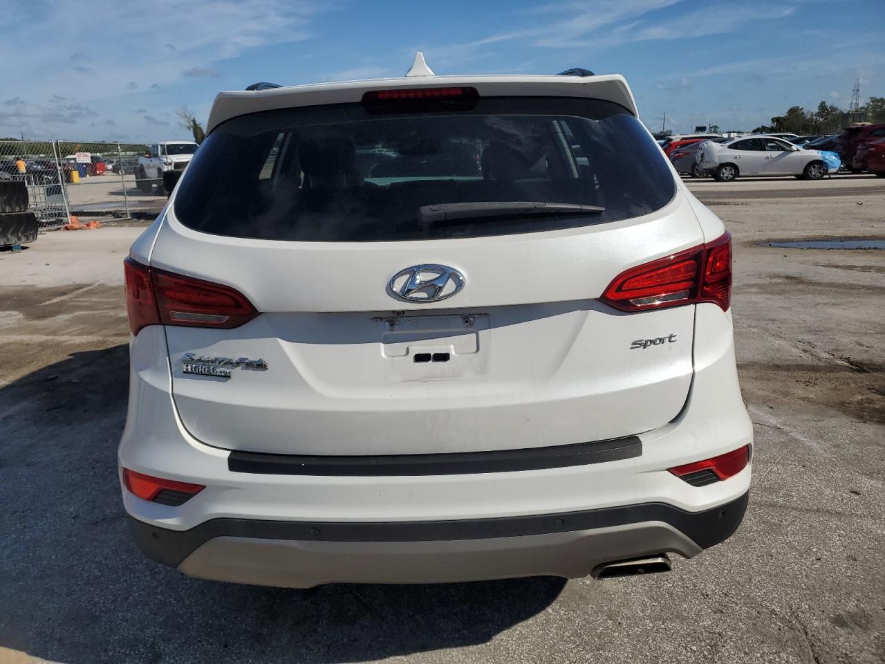 5XYZU3LB2HG463340 2017 Hyundai Santa Fe Sport