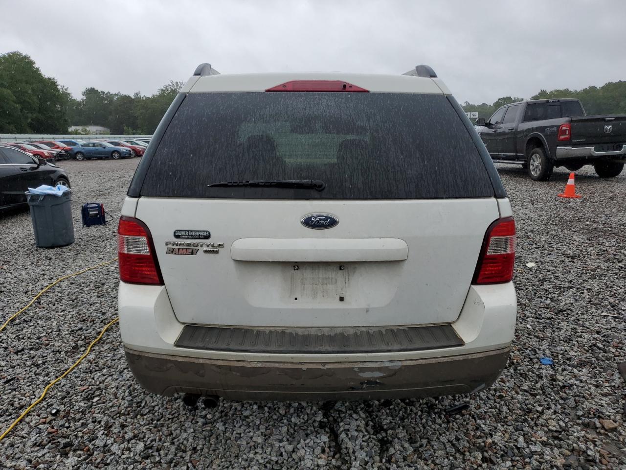 1FMZK04115GA12057 2005 Ford Freestyle Se