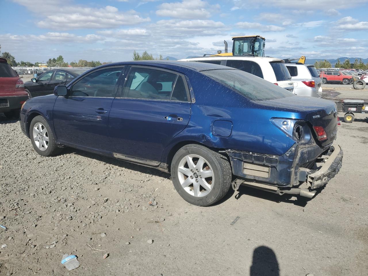 2005 Toyota Avalon - Image 2