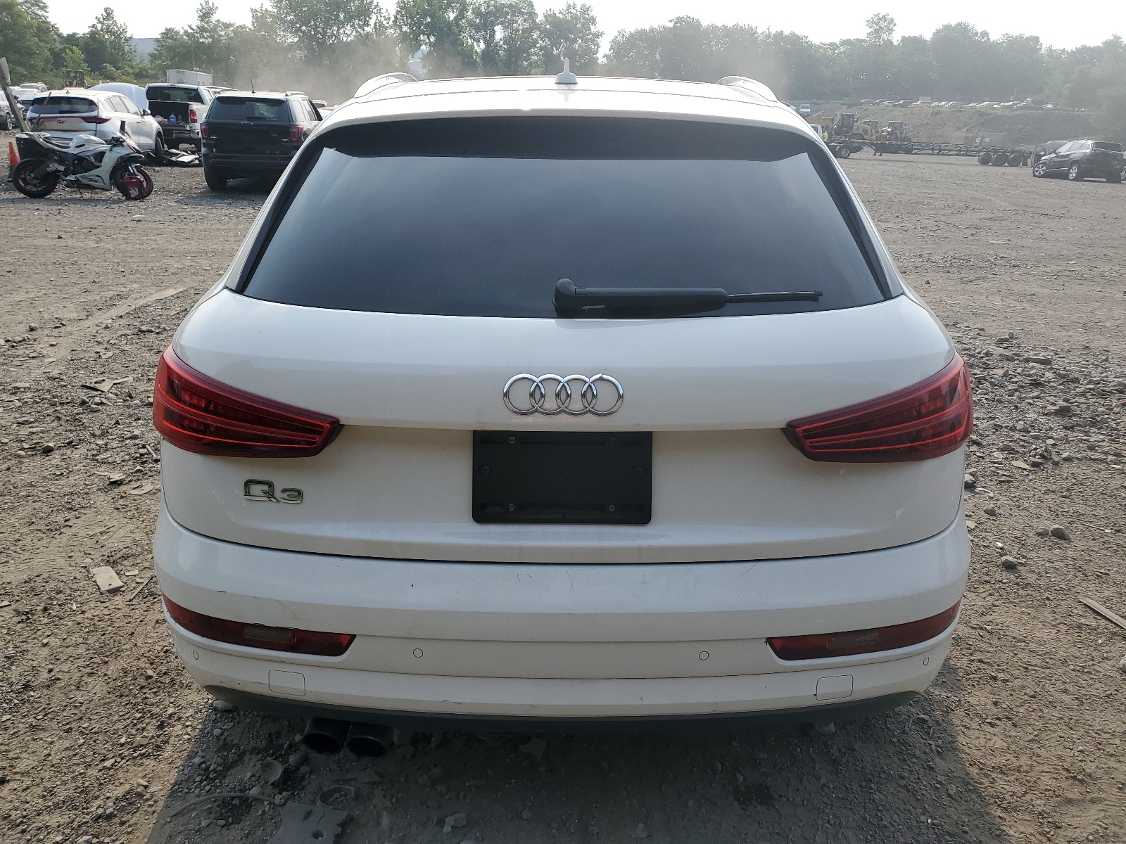 WA1BCCFS4JR009480 2018 Audi Q3 Premium