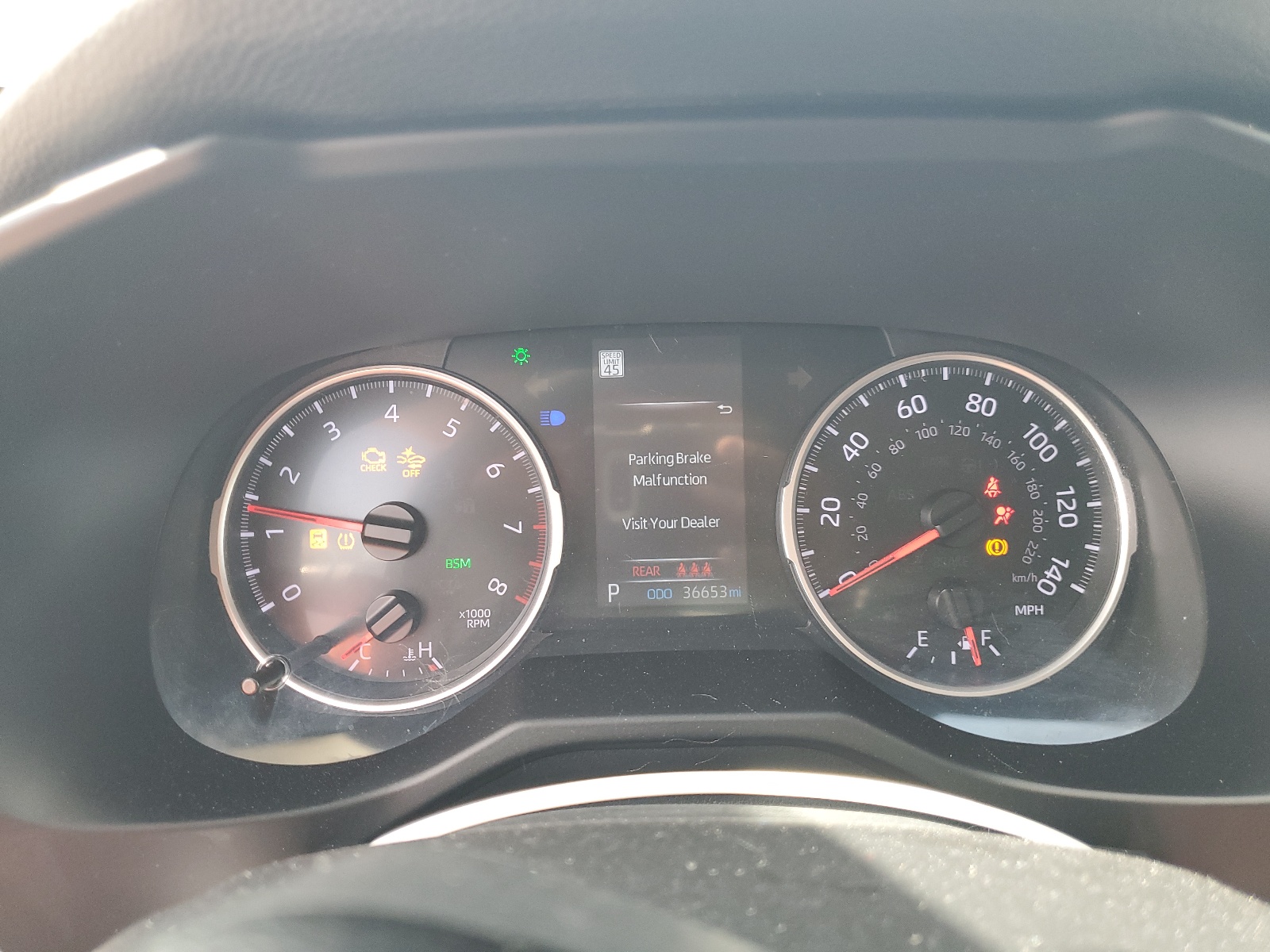 2T3W1RFV9MW173824 2021 Toyota Rav4 Xle