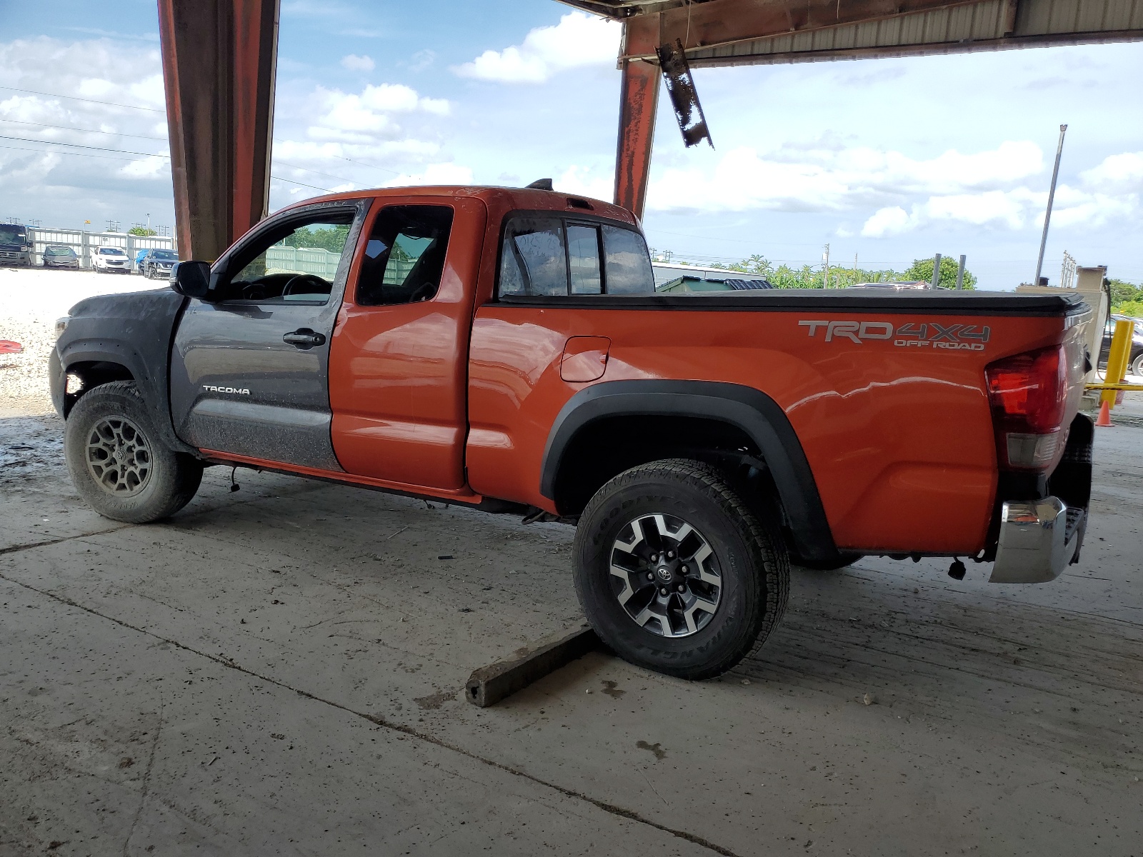 2017 Toyota Tacoma Access Cab vin: 5TFSZ5AN5HX064138