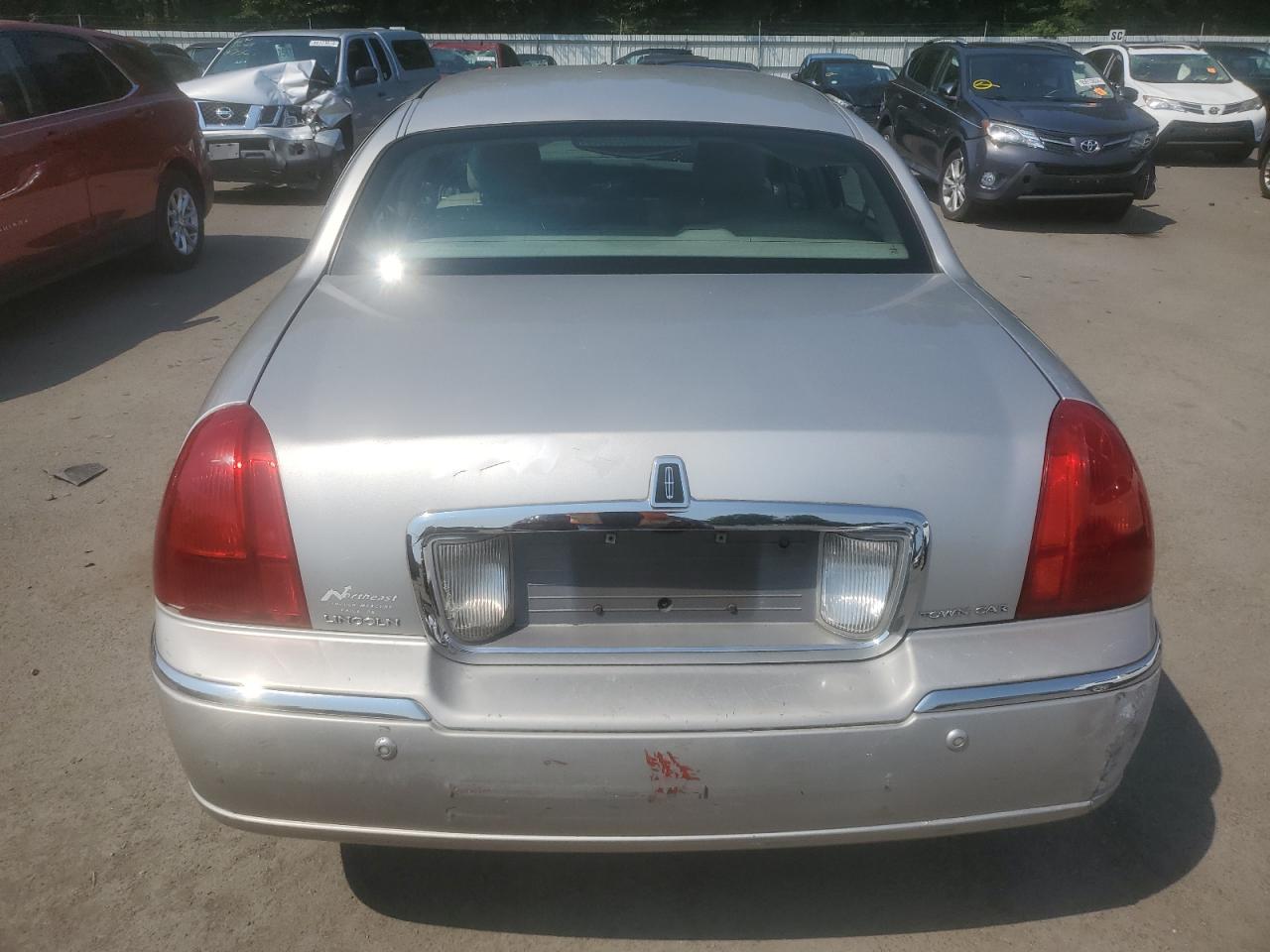 2004 Lincoln Town Car Ultimate VIN: 1LNHM83W24Y649629 Lot: 65660284