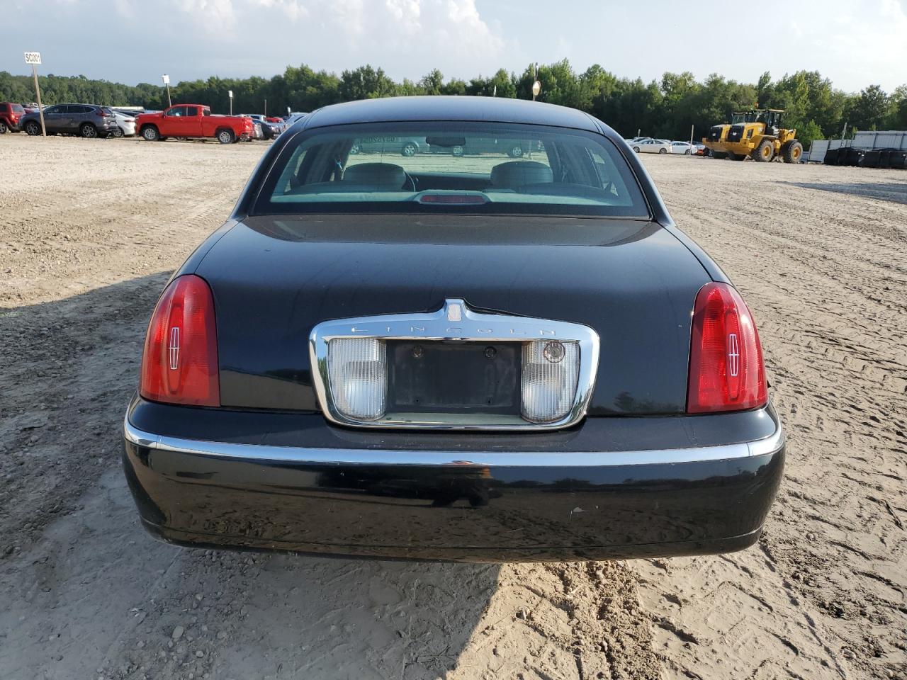 2002 Lincoln Town Car Executive VIN: 1LNHM81W52Y649334 Lot: 65752054