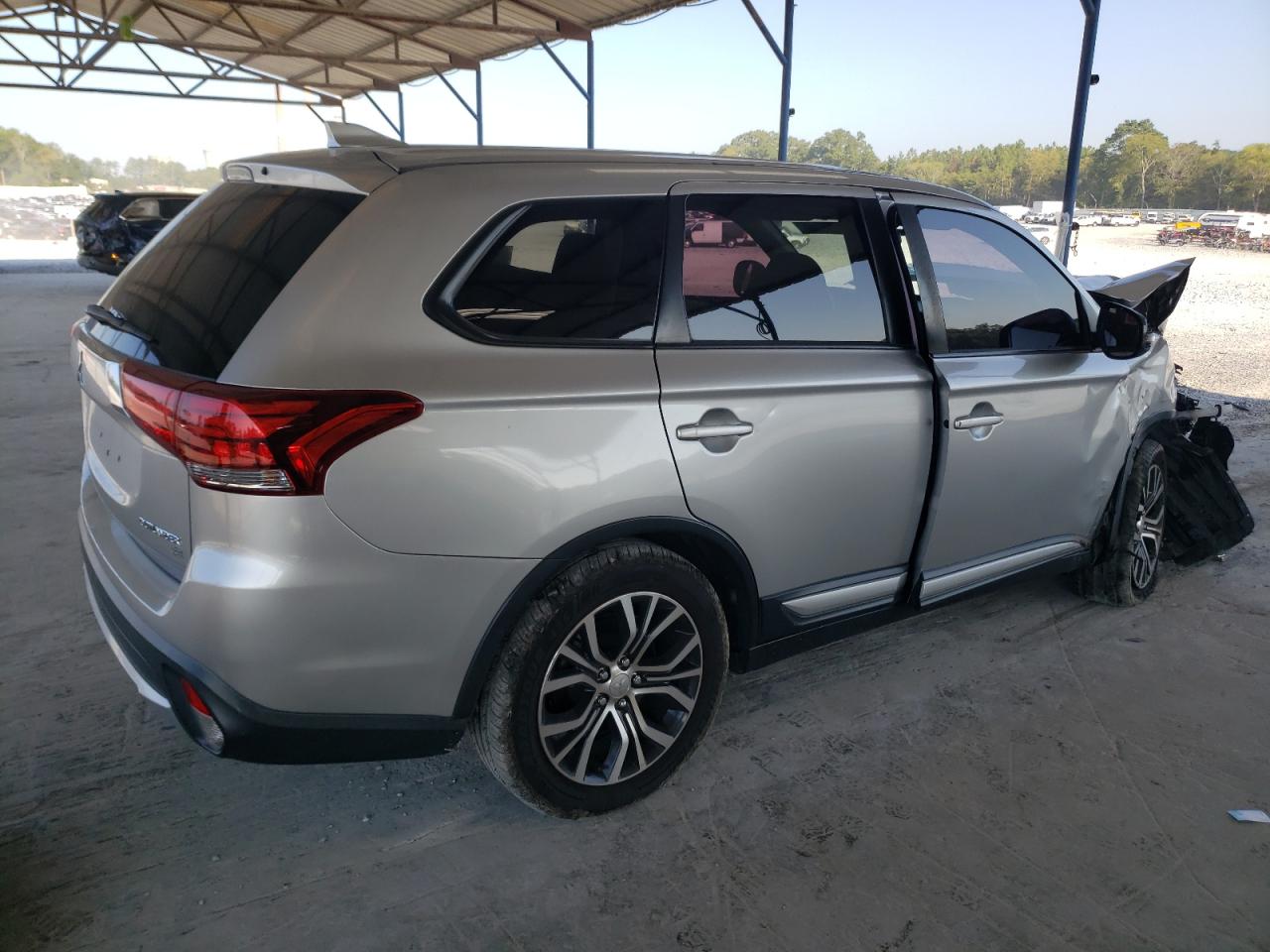 VIN JA4AD3A35JJ000732 2018 MITSUBISHI OUTLANDER no.3