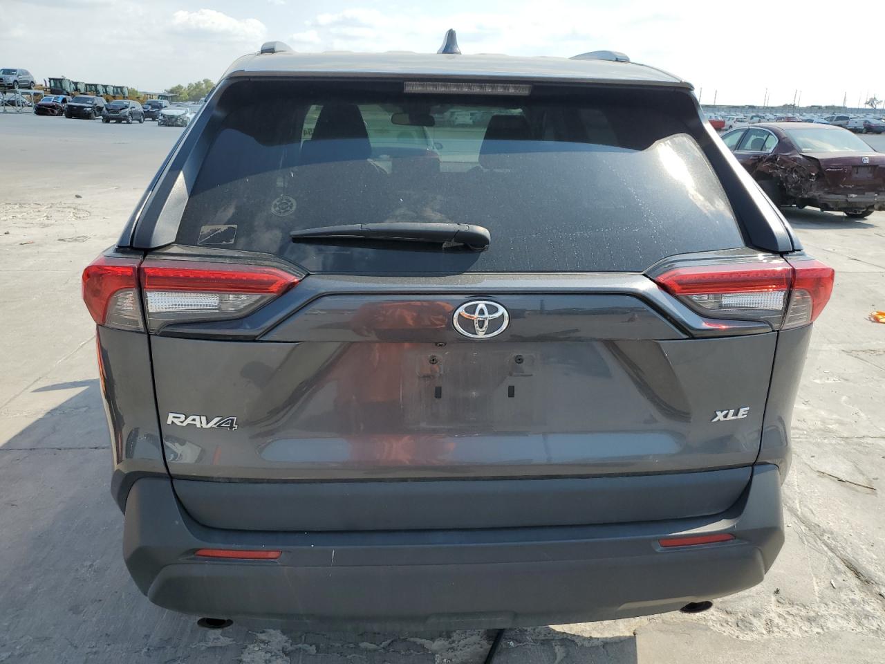 2T3W1RFV2MC118889 2021 Toyota Rav4 Xle