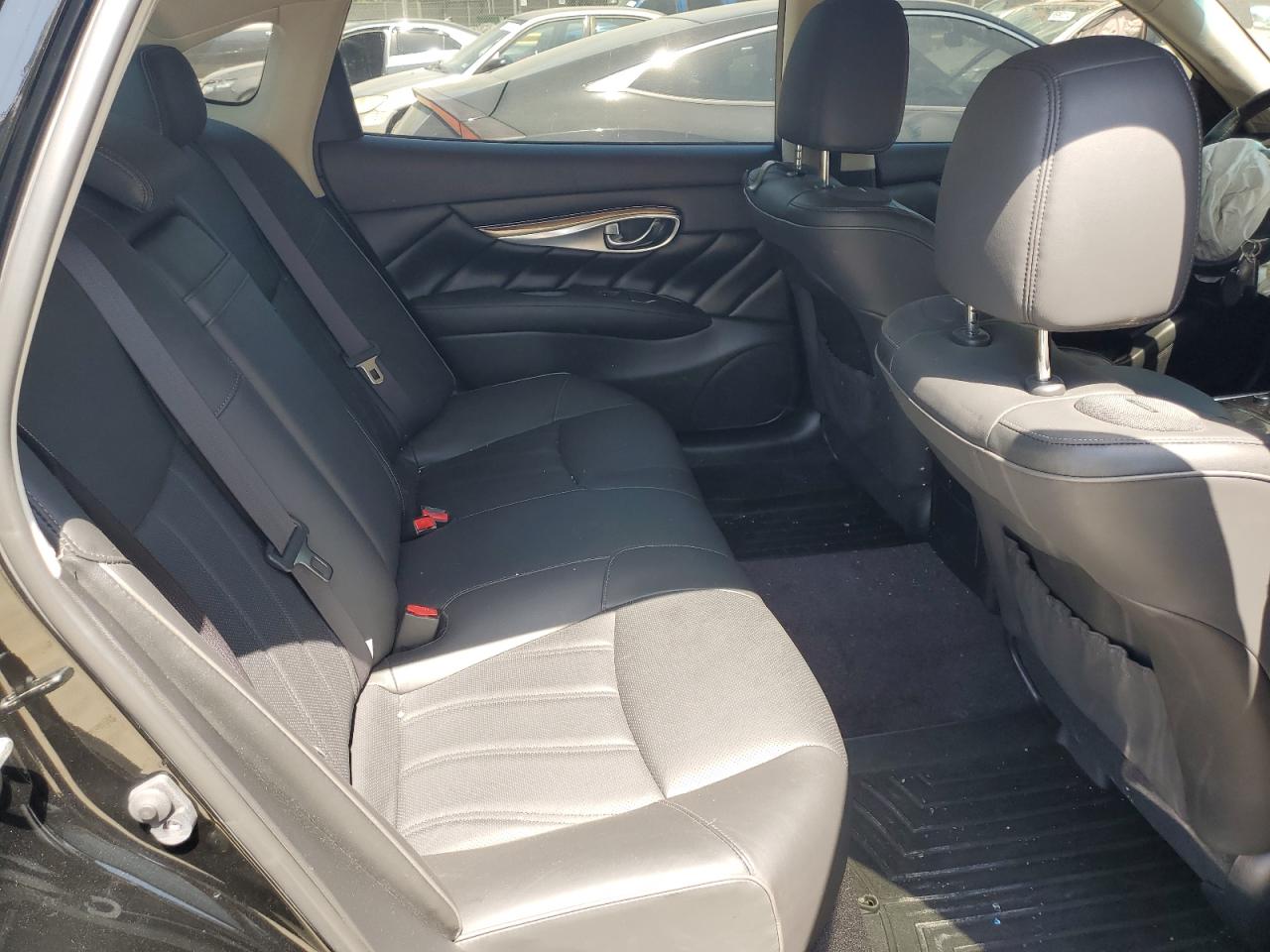 JN1BY1PR6KM725676 2019 Infiniti Q70L 3.7 Luxe