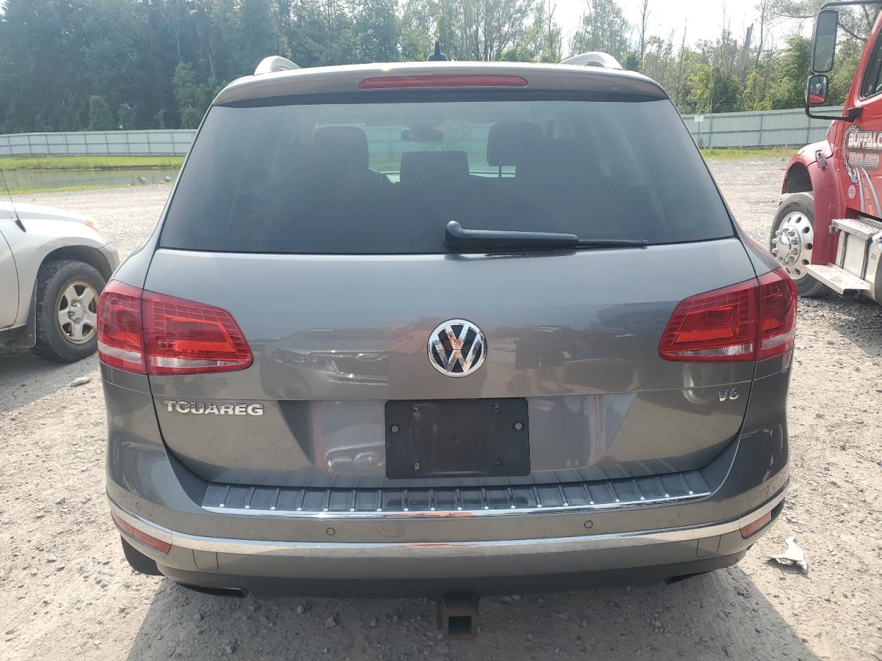 WVGEF9BP4GD007695 2016 Volkswagen Touareg Sport