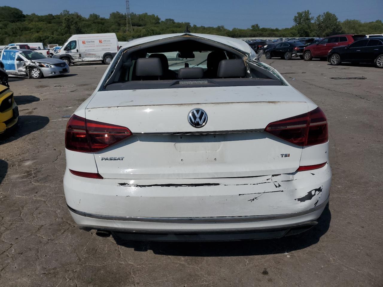 1VWDT7A32HC033552 2017 Volkswagen Passat R-Line