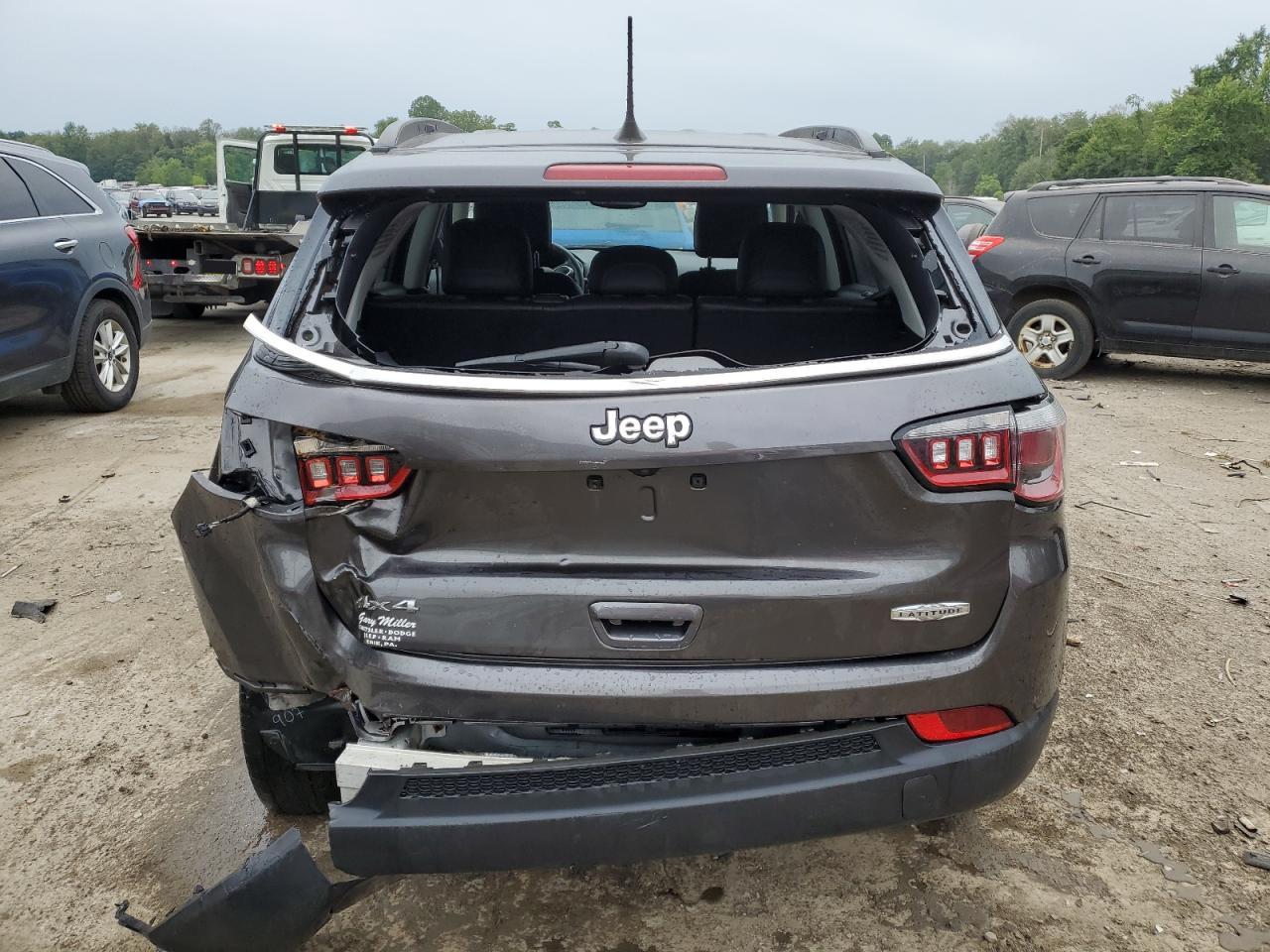 3C4NJDBB7JT112839 2018 Jeep Compass Latitude