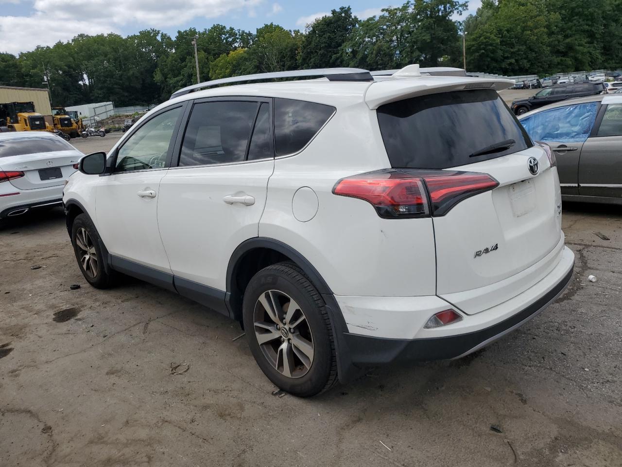 JTMRFREV6JD254918 2018 TOYOTA RAV 4 - Image 2