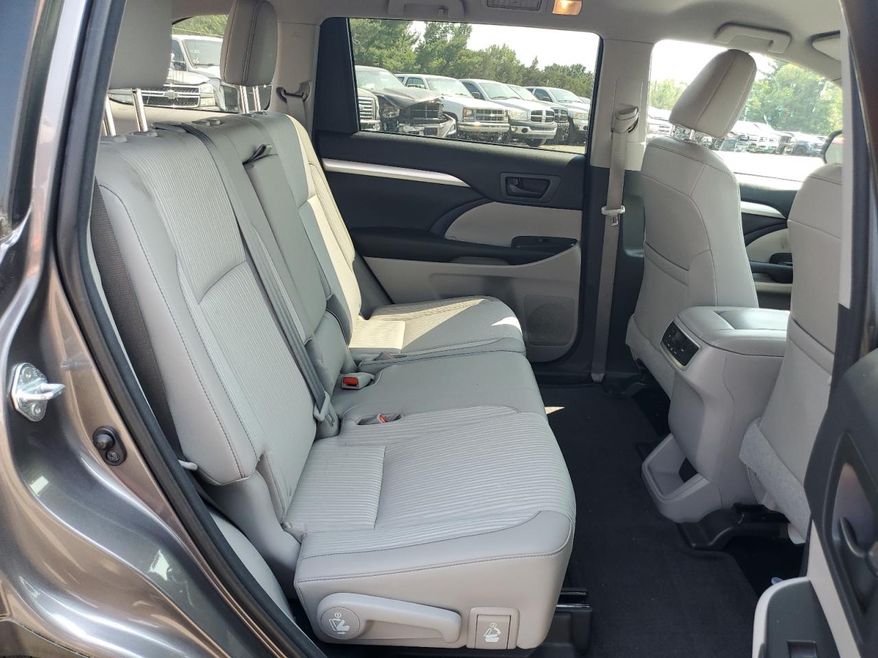 2016 Toyota Highlander Le VIN: 5TDBKRFH4GS253799 Lot: 65052584