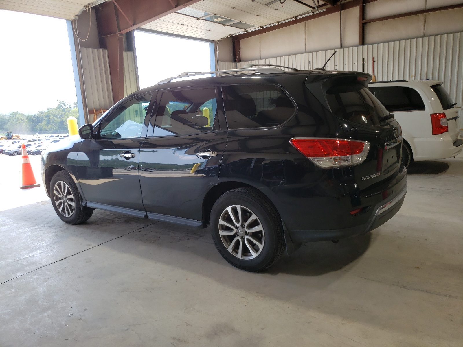 2013 Nissan Pathfinder S vin: 5N1AR2MN5DC648929