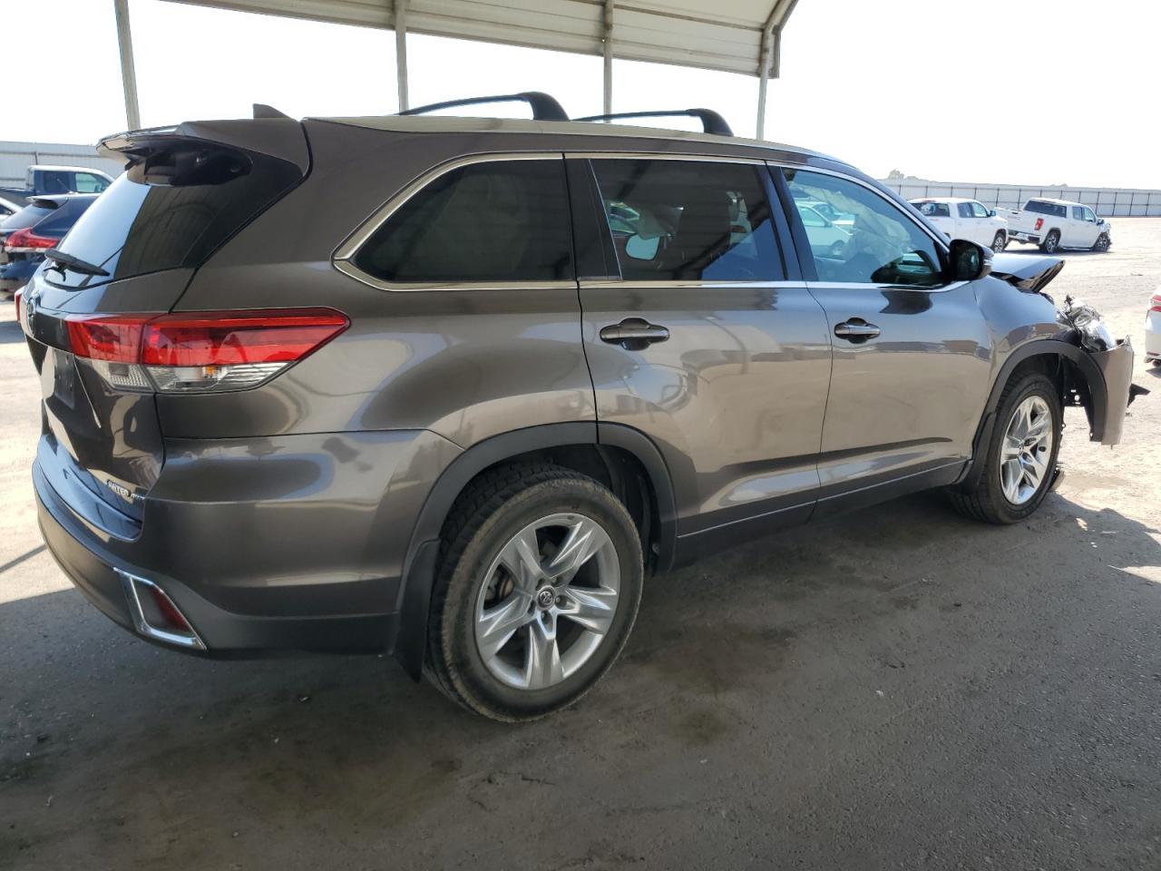 VIN 5TDDZRFH3HS357500 2017 TOYOTA HIGHLANDER no.3